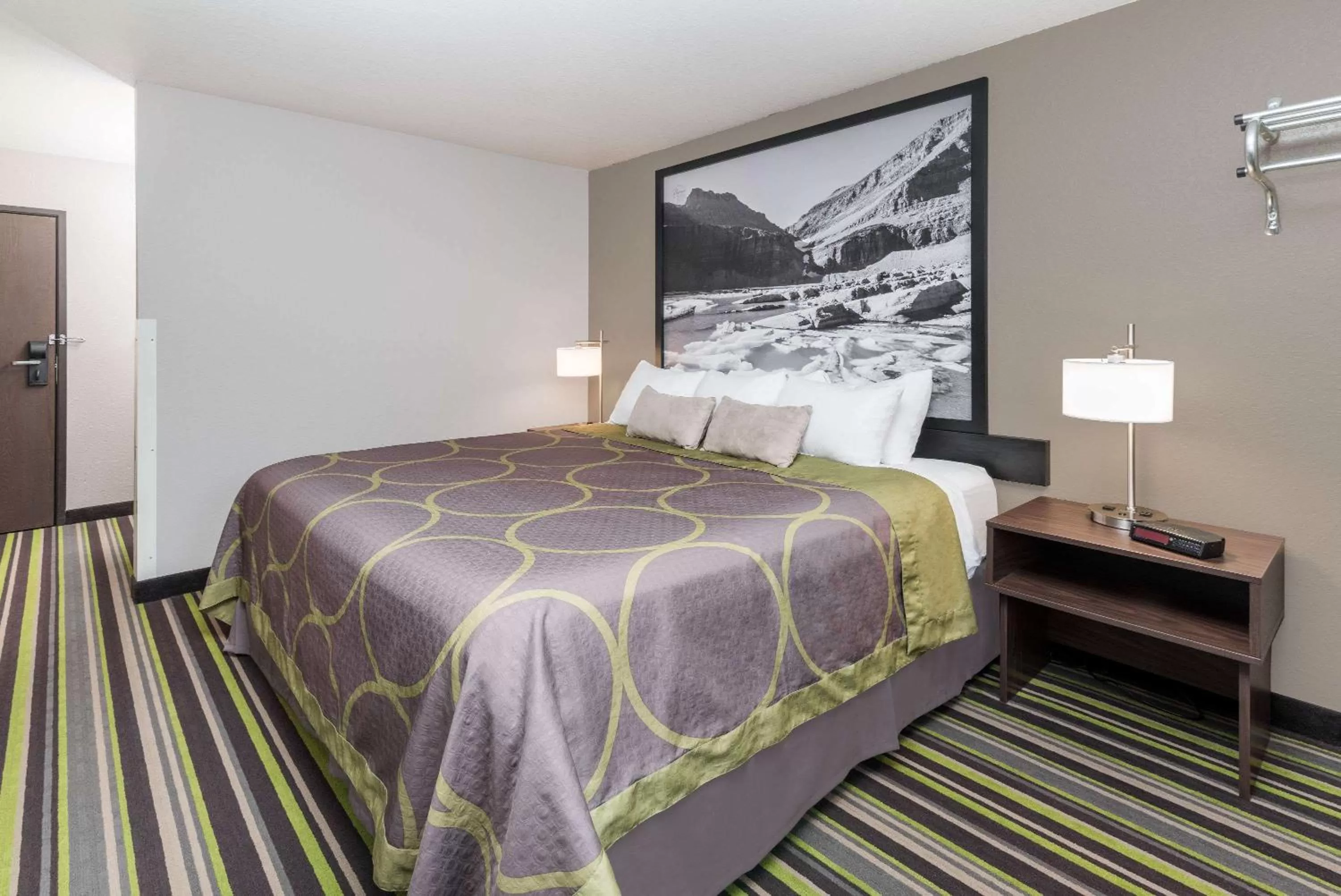 Queen Room - Non-Smoking in Super 8 by Wyndham Kalispell Glacier National Park