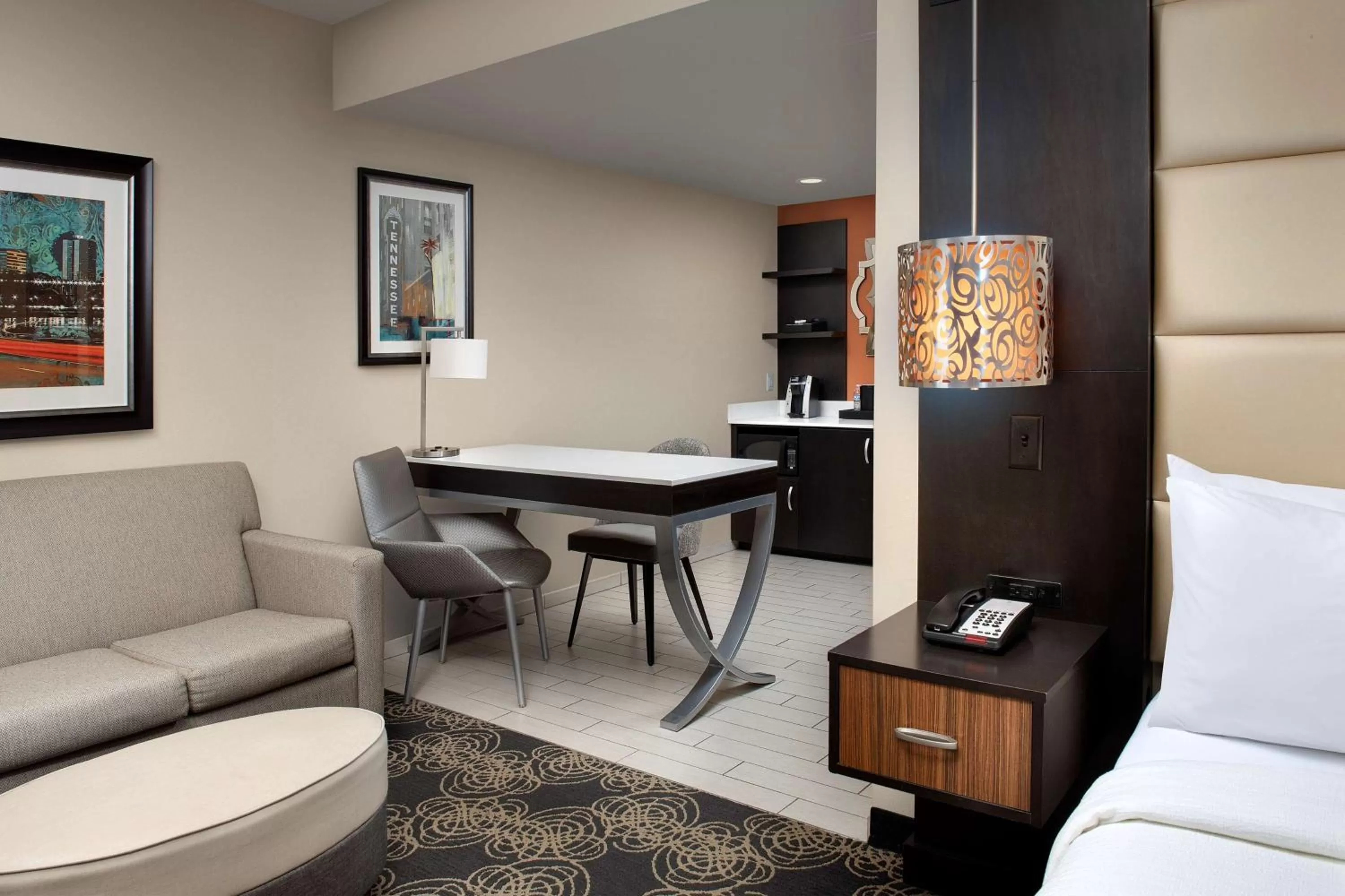 Bedroom in Embassy Suites by Hilton Knoxville West