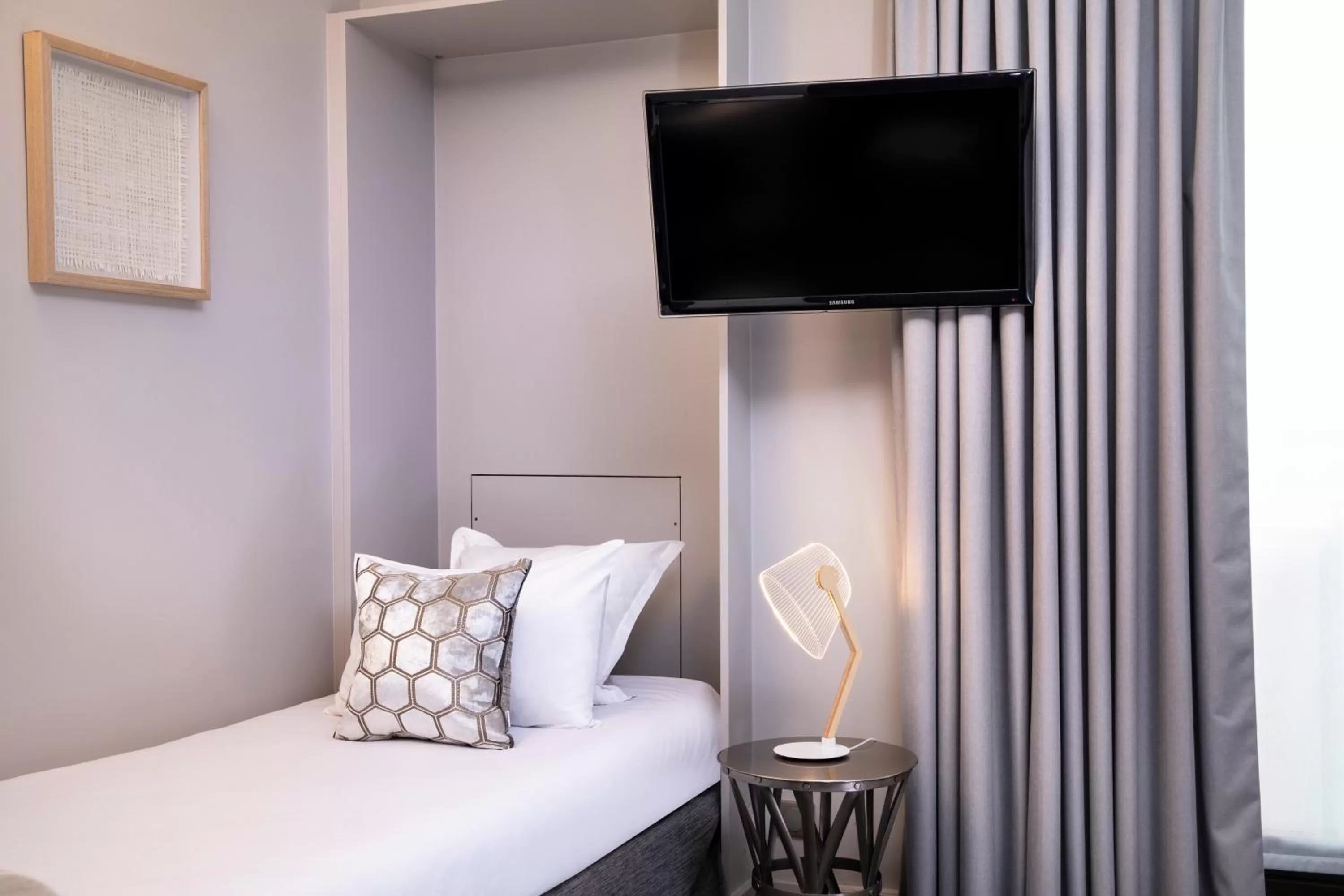 Bed in Paris Bastille