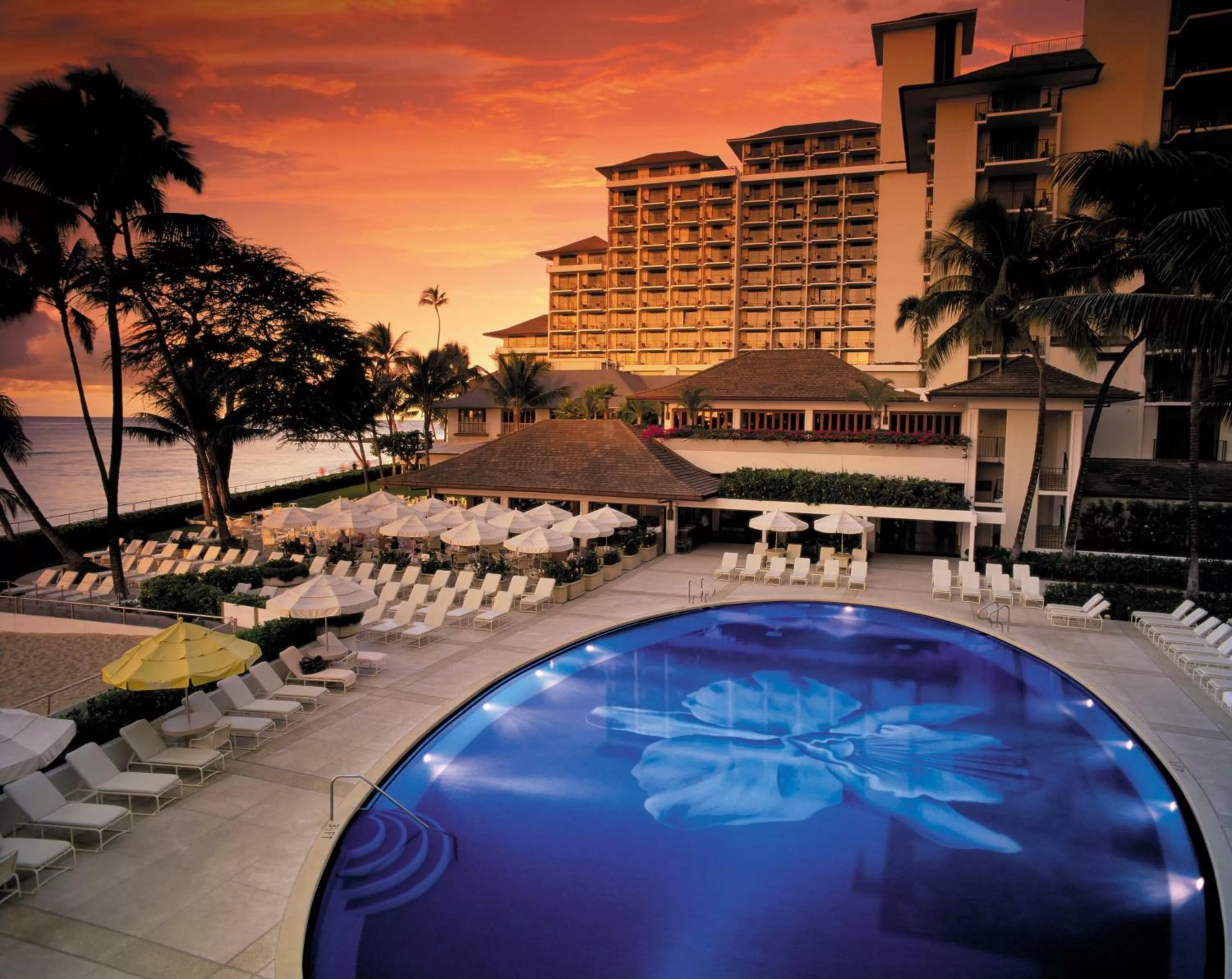 Swimming pool in Halekulani - NO RESORT FEE