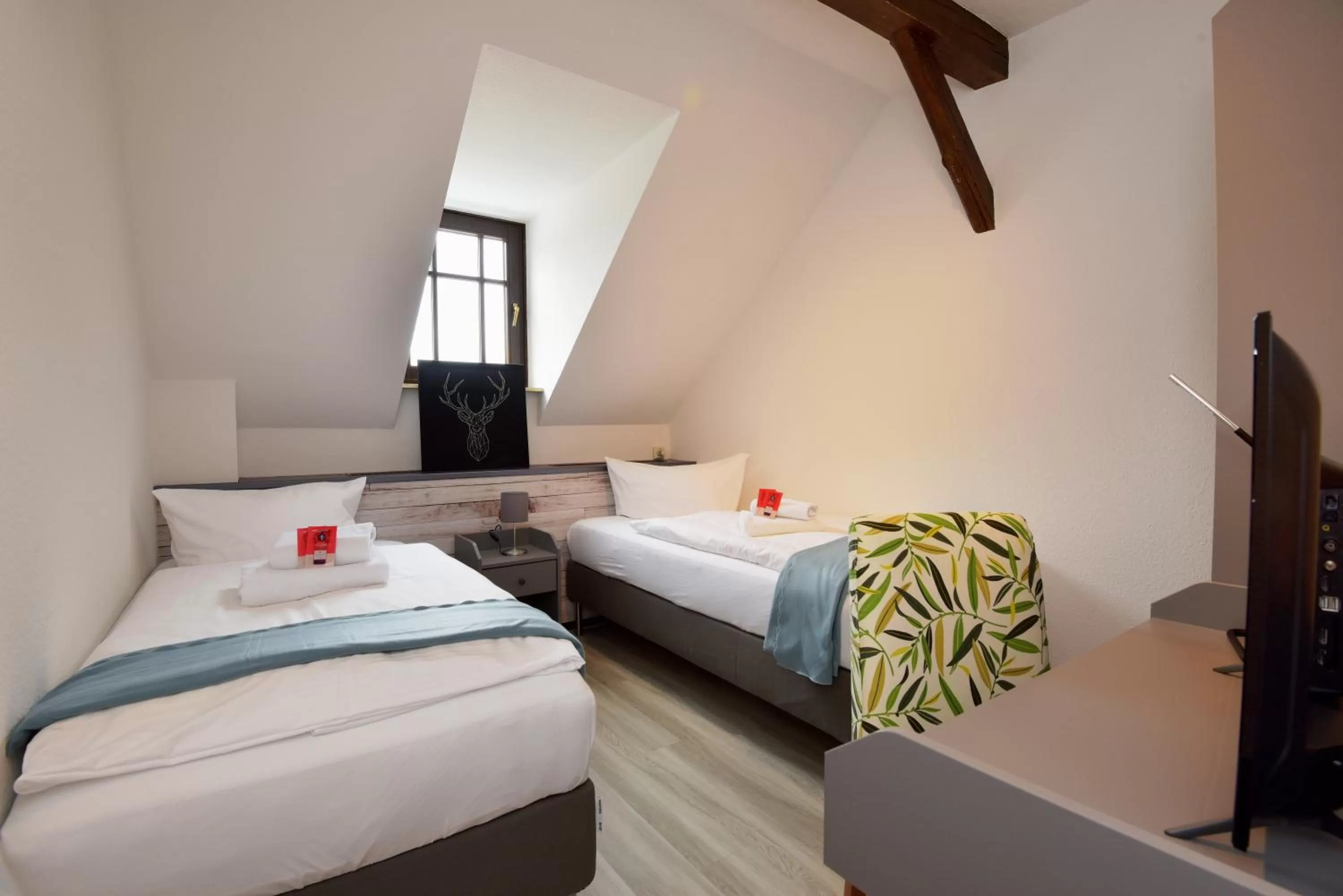 Photo of the whole room, Bed in Landhotel Der Distelhof mit Scheunencafé