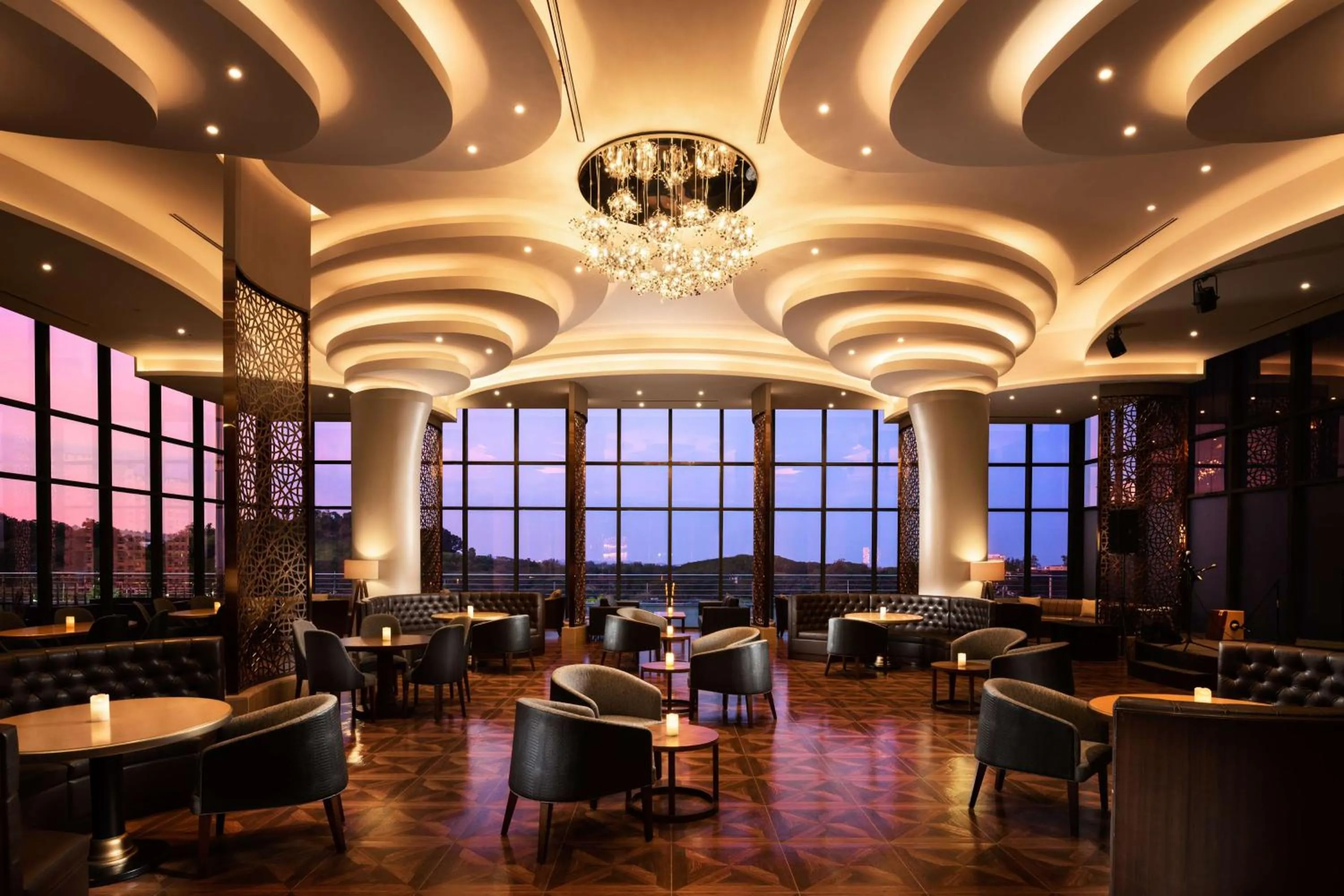 Restaurant/places to eat in Hilton Clark Sun Valley Resort