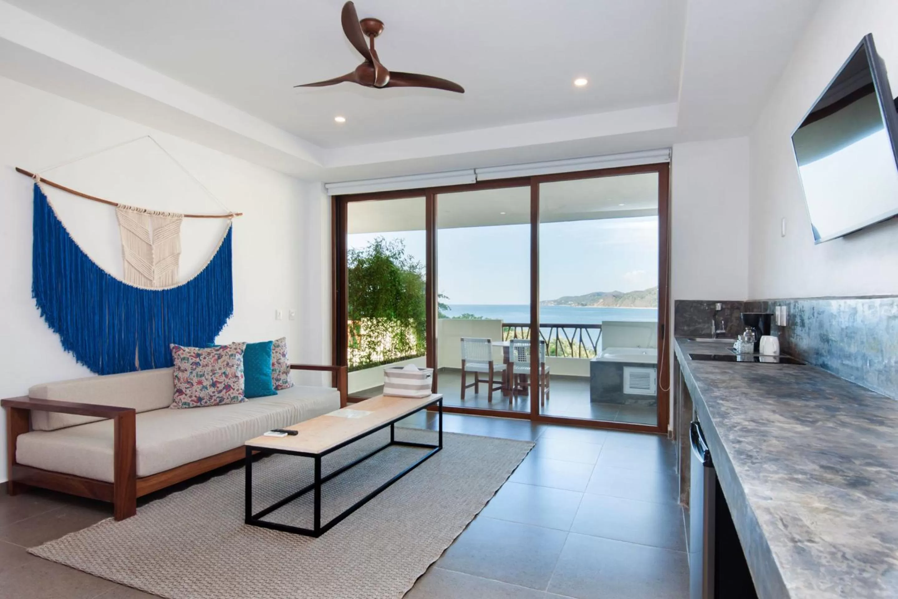 TV and multimedia in Ysuri Sayulita - Beachfront Hotel