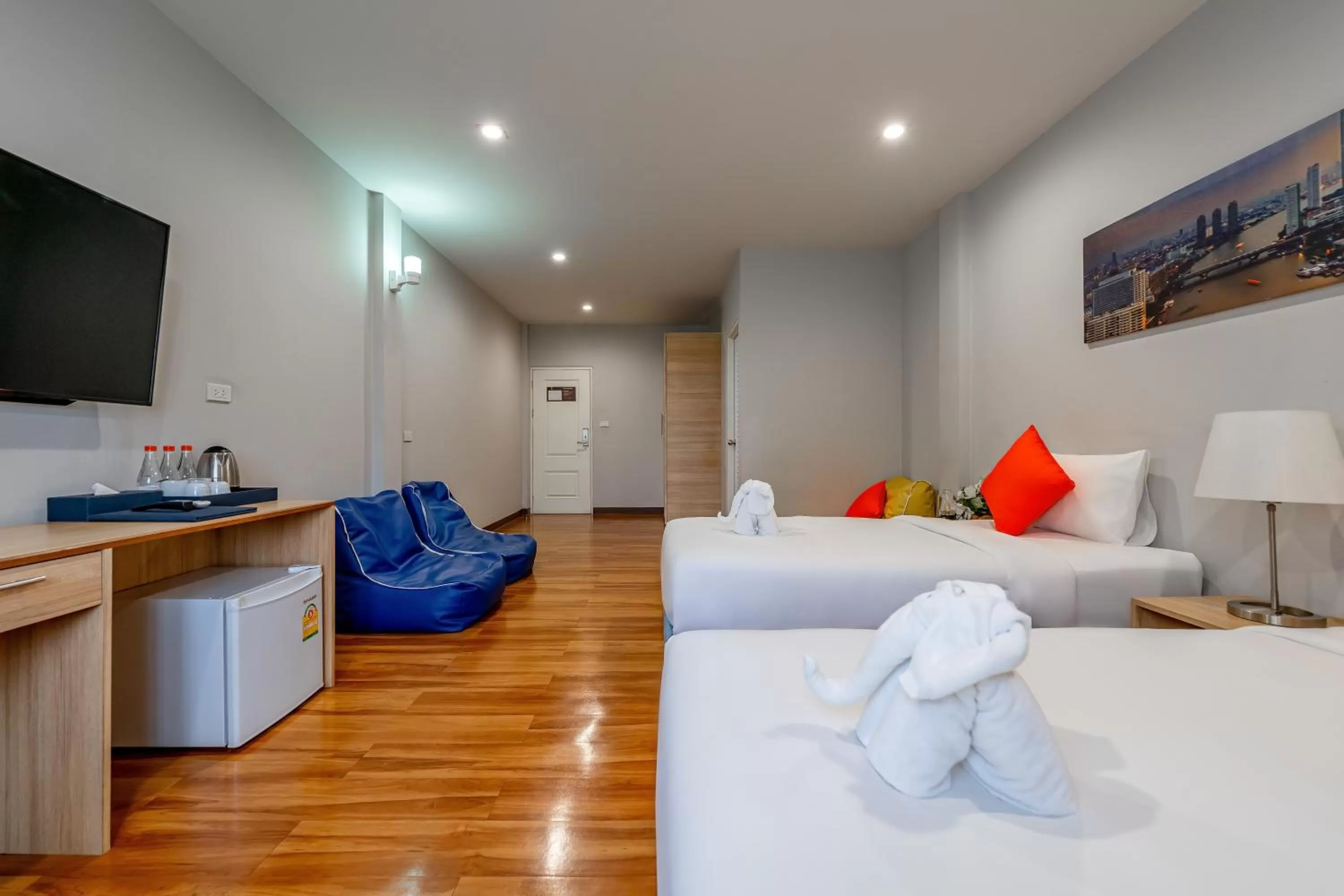 Bed in 7 Days Premium Hotel at Icon Siam Station - No Parking