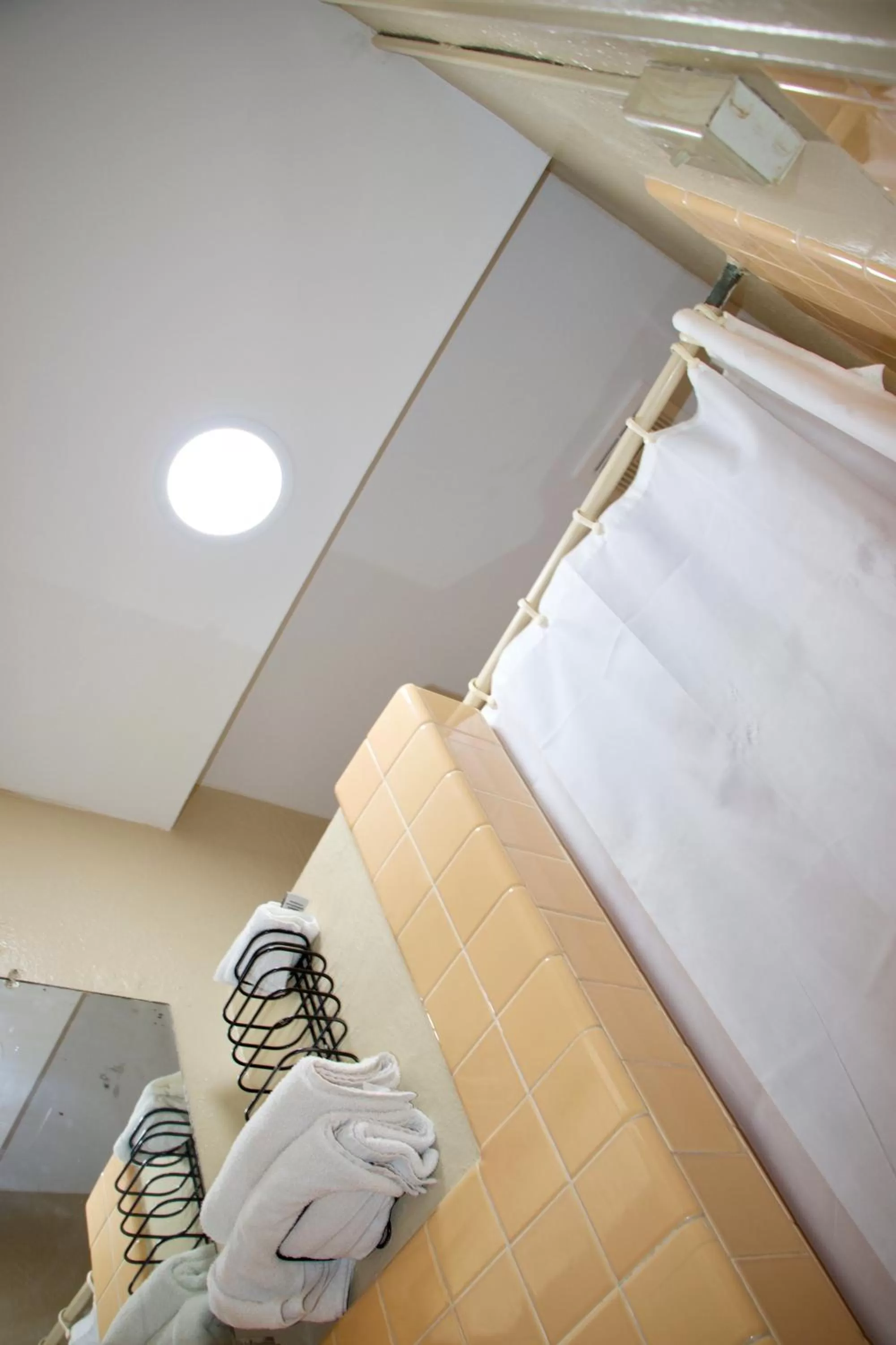 Shower in Royal Inn - North Augusta - Home Of The Masters - Augusta Downtown