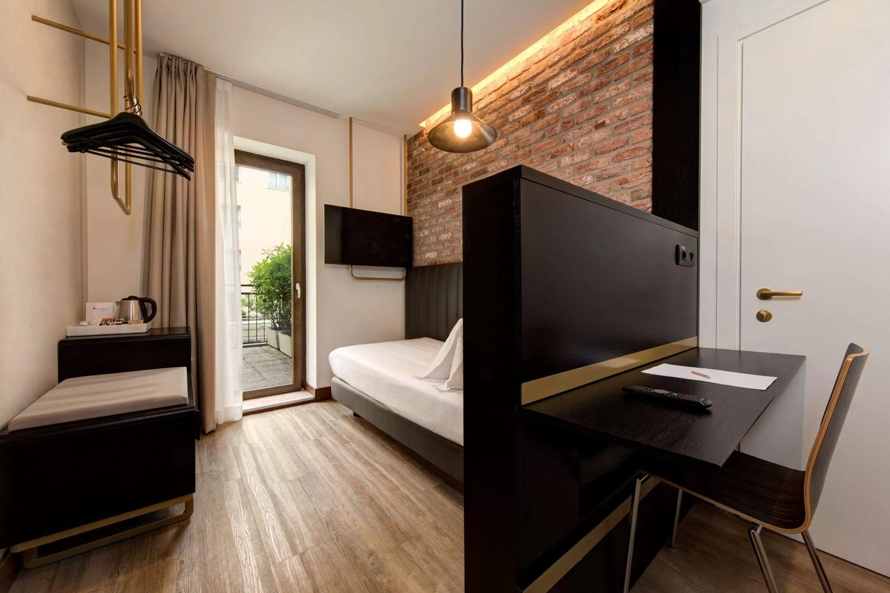 TV and multimedia, Bed in Best Western Hotel Tritone