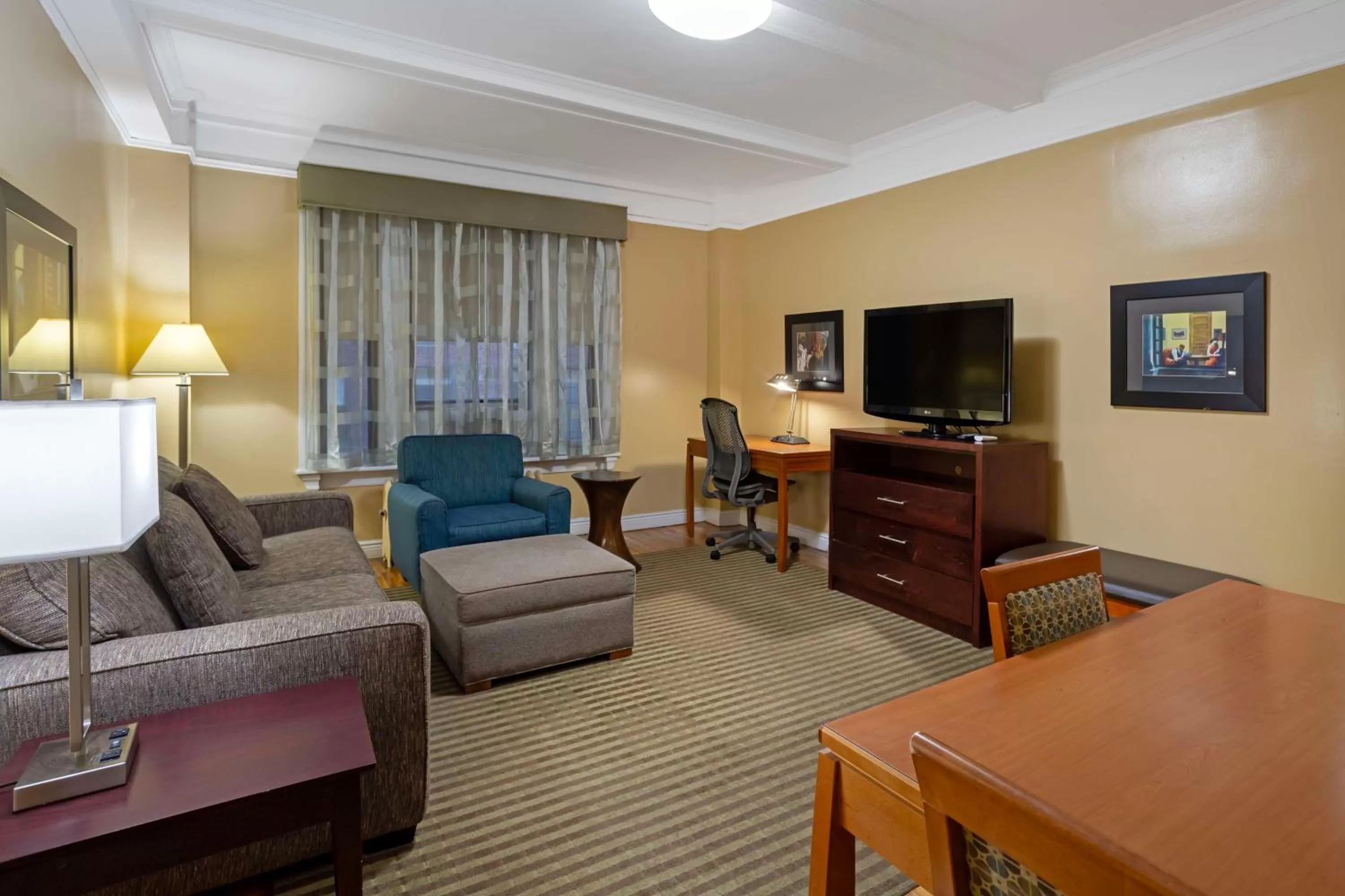Bedroom in Best Western Plus Hospitality House Suites