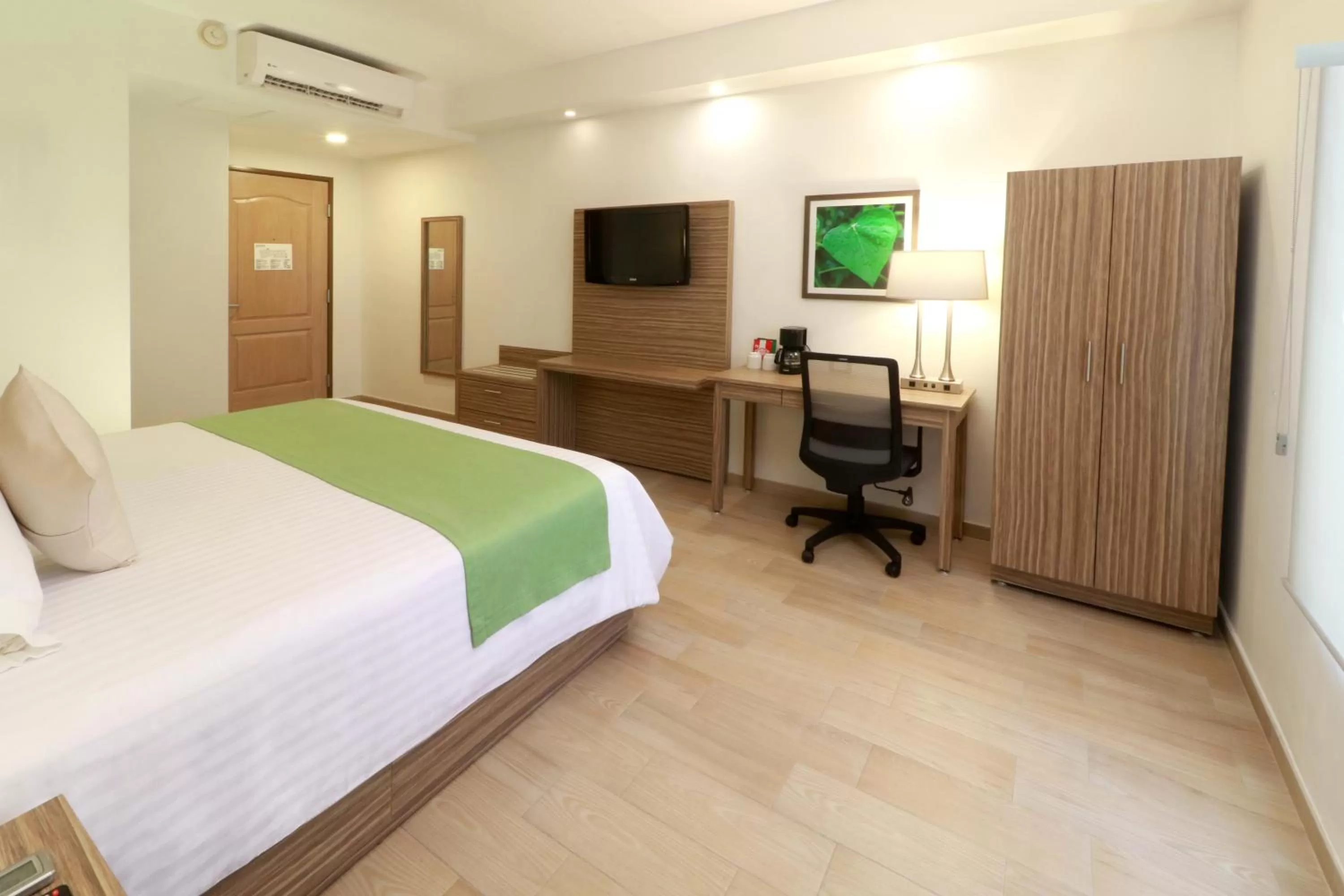 TV and multimedia, Bed in Wyndham Garden Monterrey Valle Real