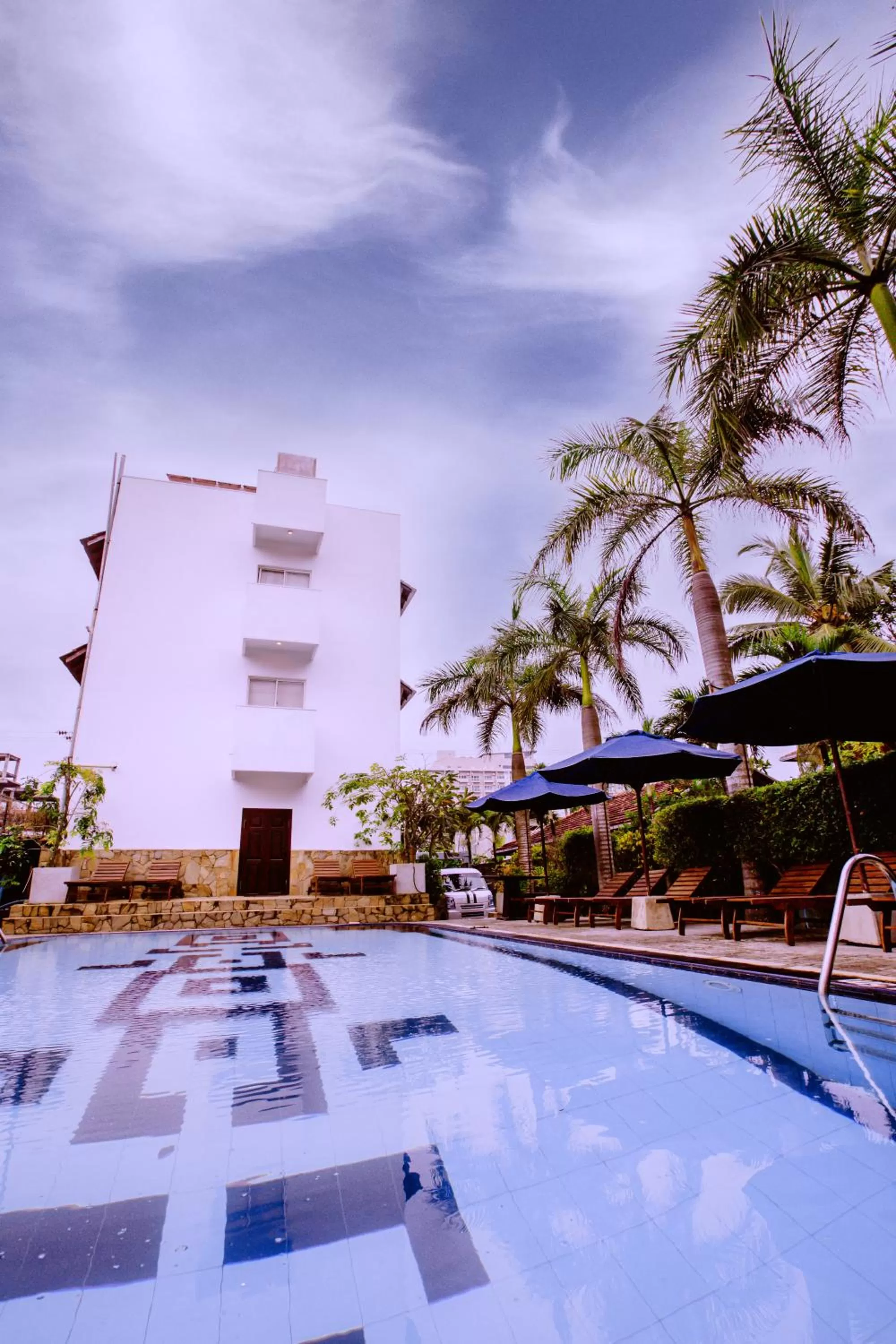 Day in St.Lachlan Hotel & Suites