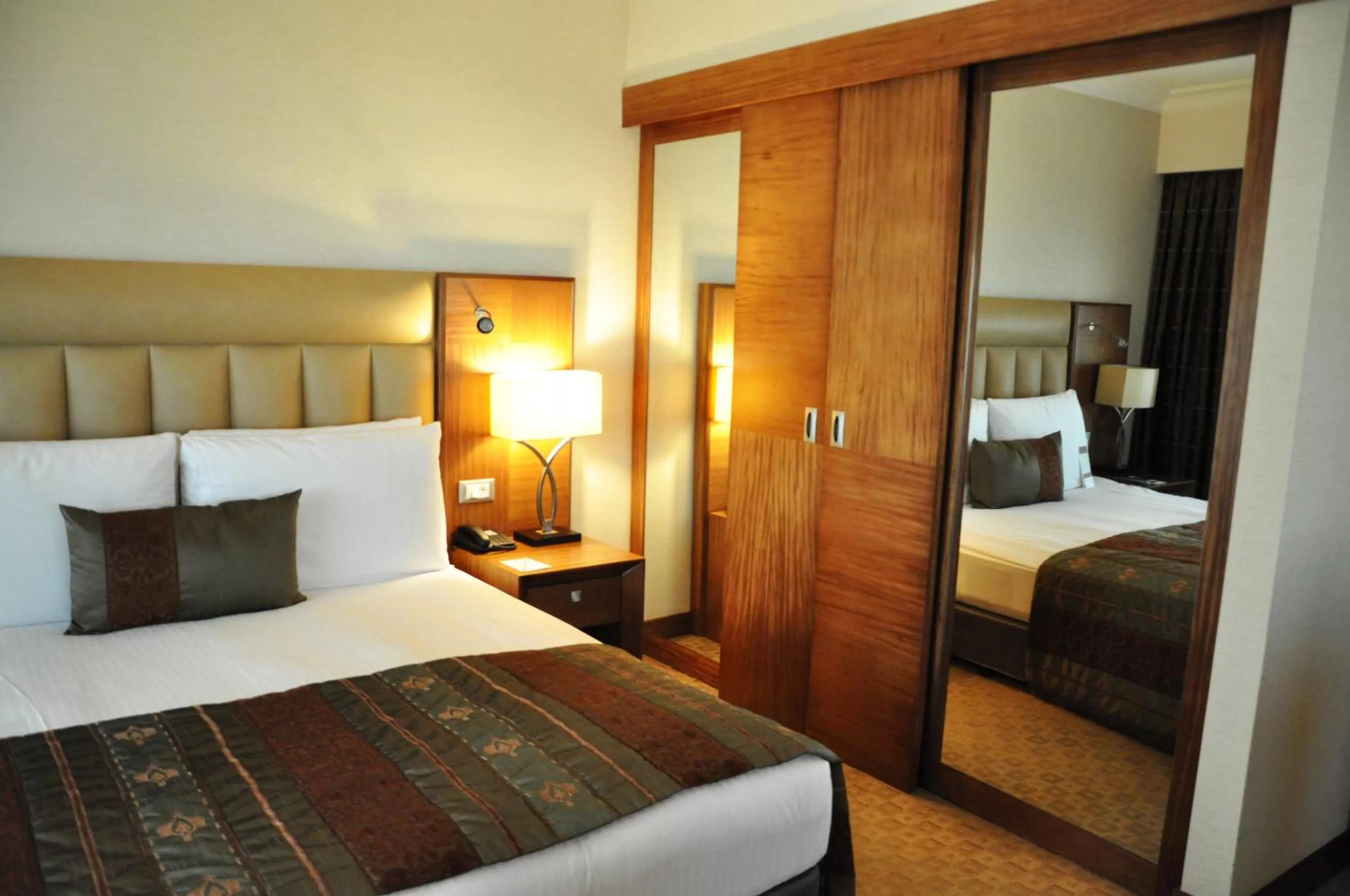 Bed in Mövenpick Hotel Izmir