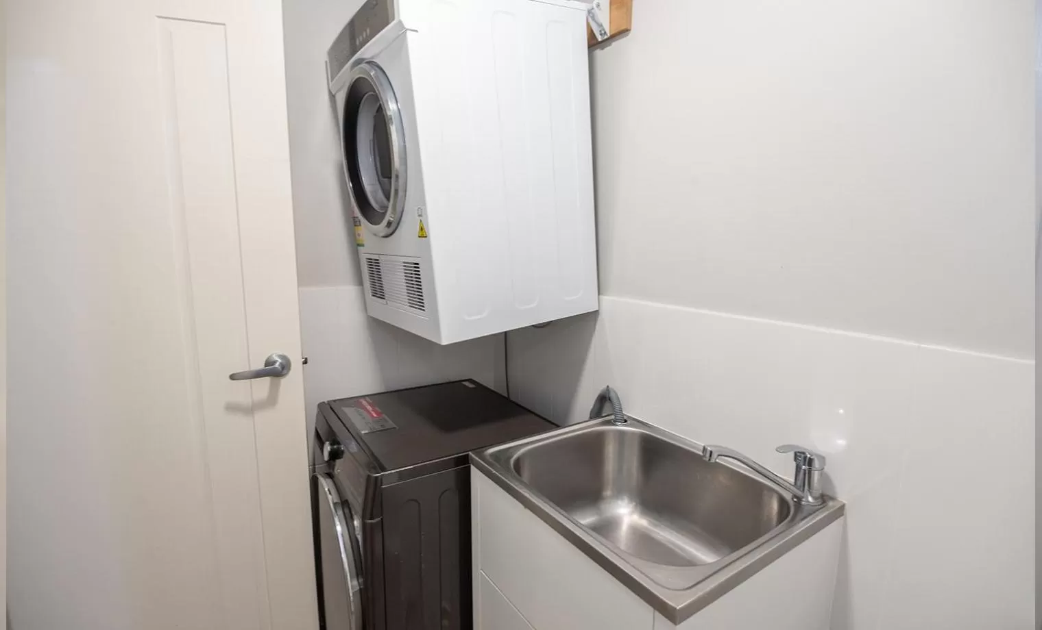 washing machine in Cardiff Executive Apartments