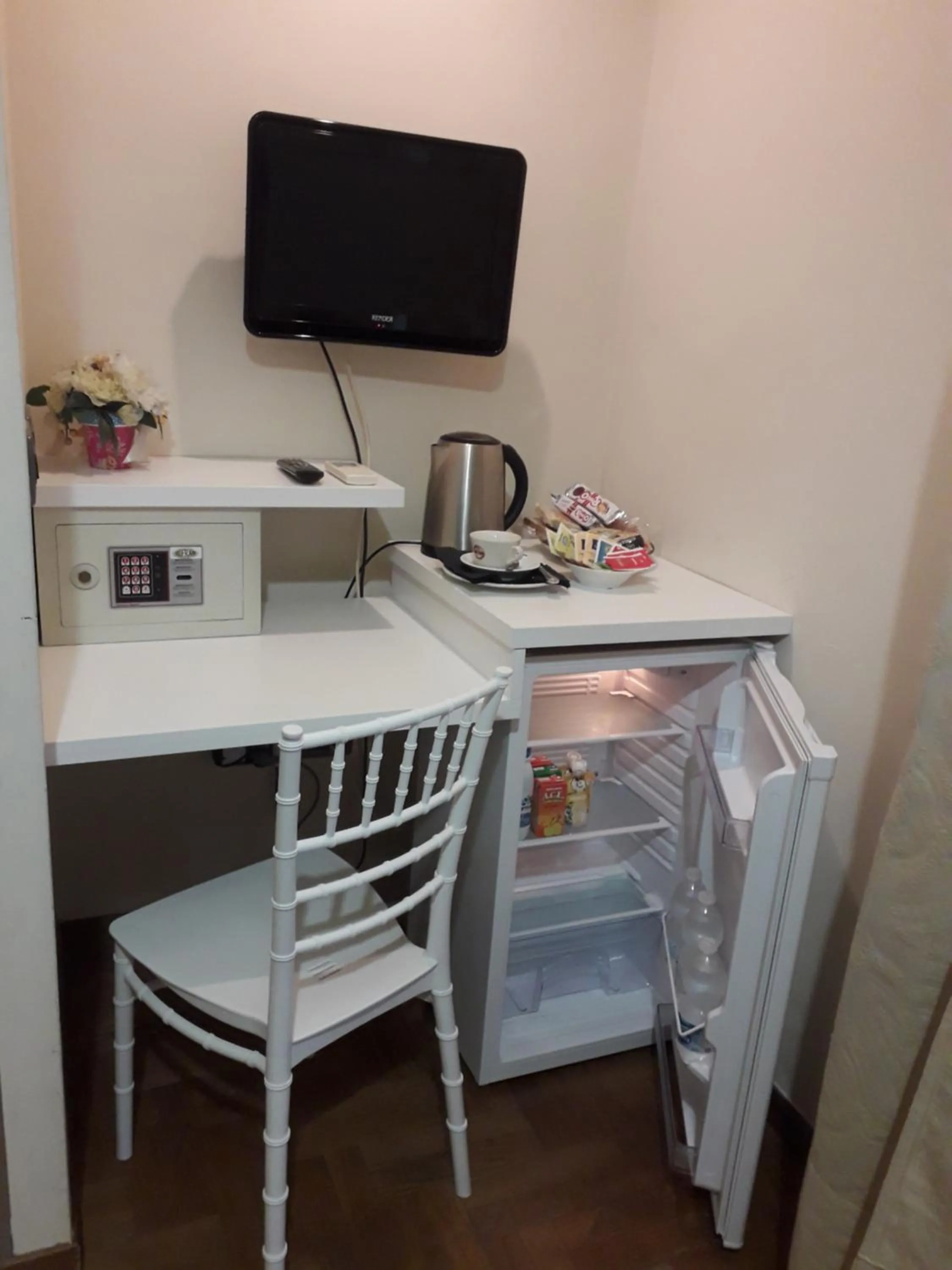 Coffee/tea facilities in Petit Chateau