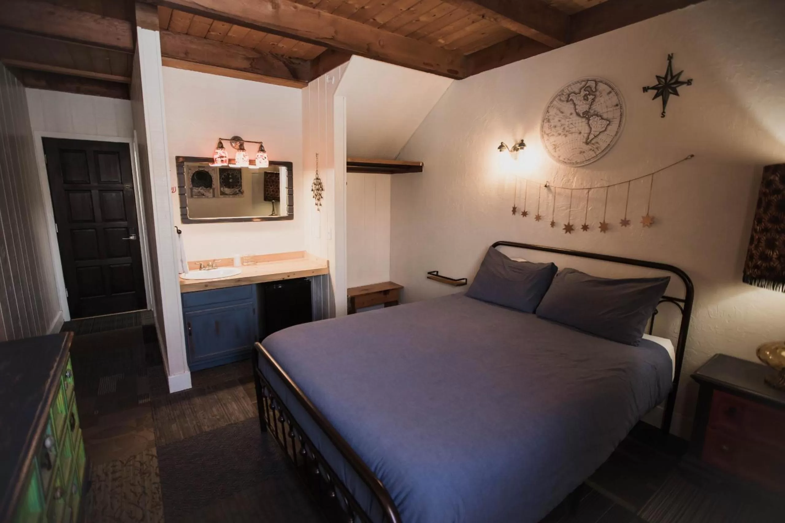 Bed in The Viking Lodge - Downtown Winter Park Colorado