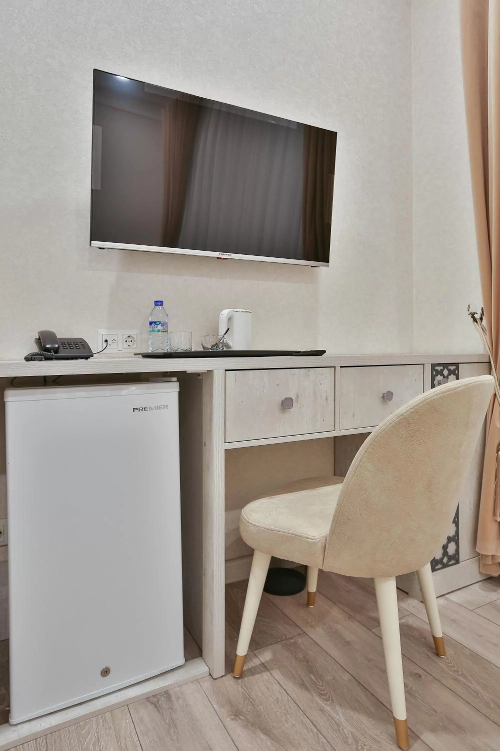 Communal lounge/ TV room in Asian Plaza