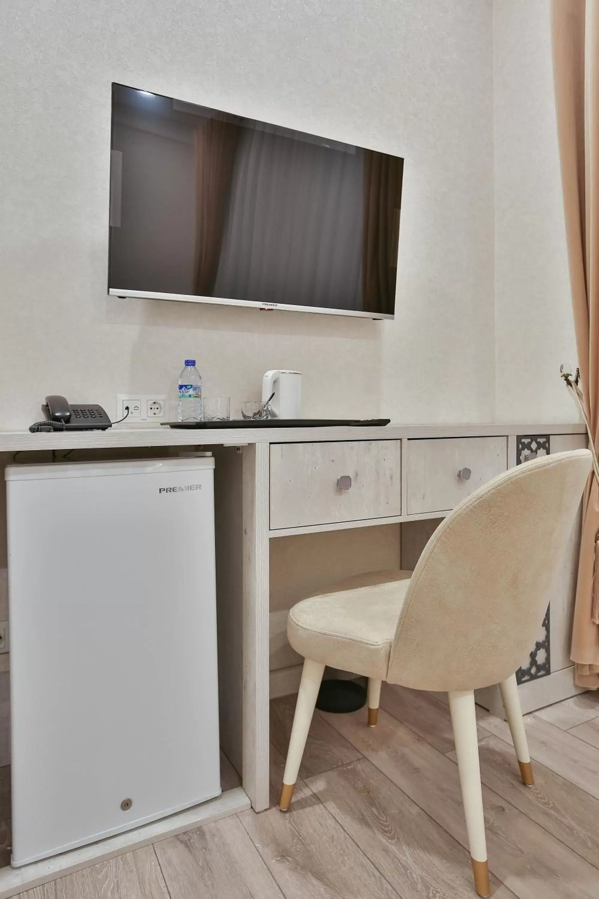 Deluxe Double Room with Bath - single occupancy in Asian Plaza Deluxe Double Room with Bath - single occupancy in Asian Plaza