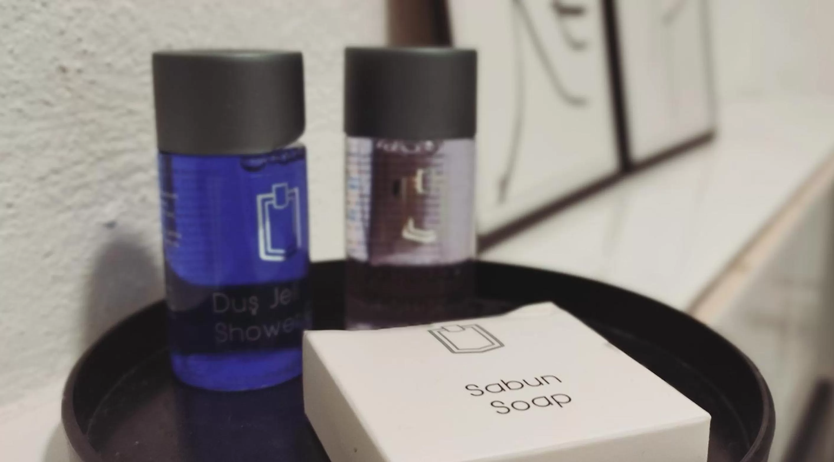 Logo/Certificate/Sign in The Easy Rooms Terrace