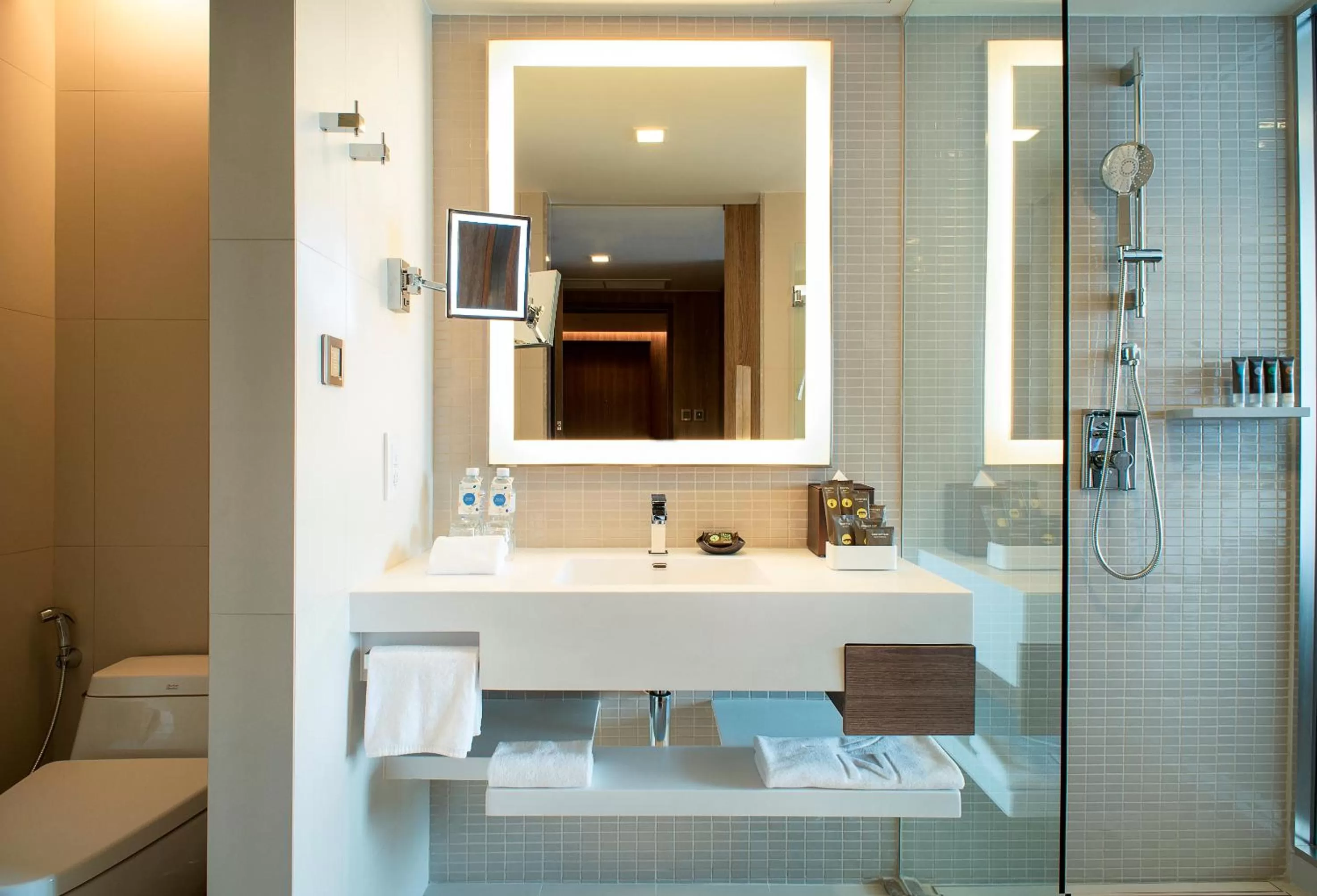 Shower in Novotel Bangkok Sukhumvit 20