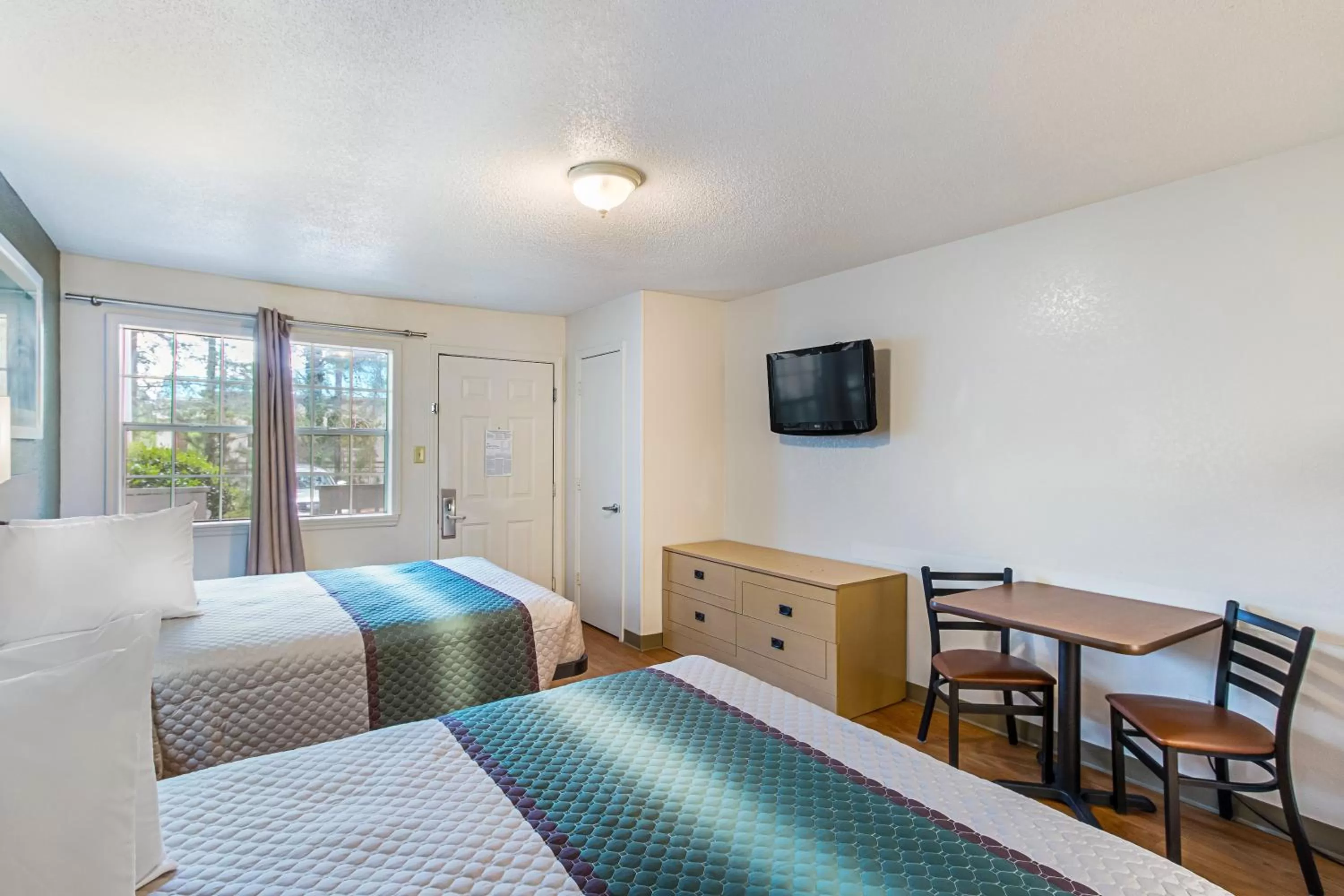 Photo of the whole room, Bed in HomeTowne Studios by Red Roof Atlanta – Lawrenceville