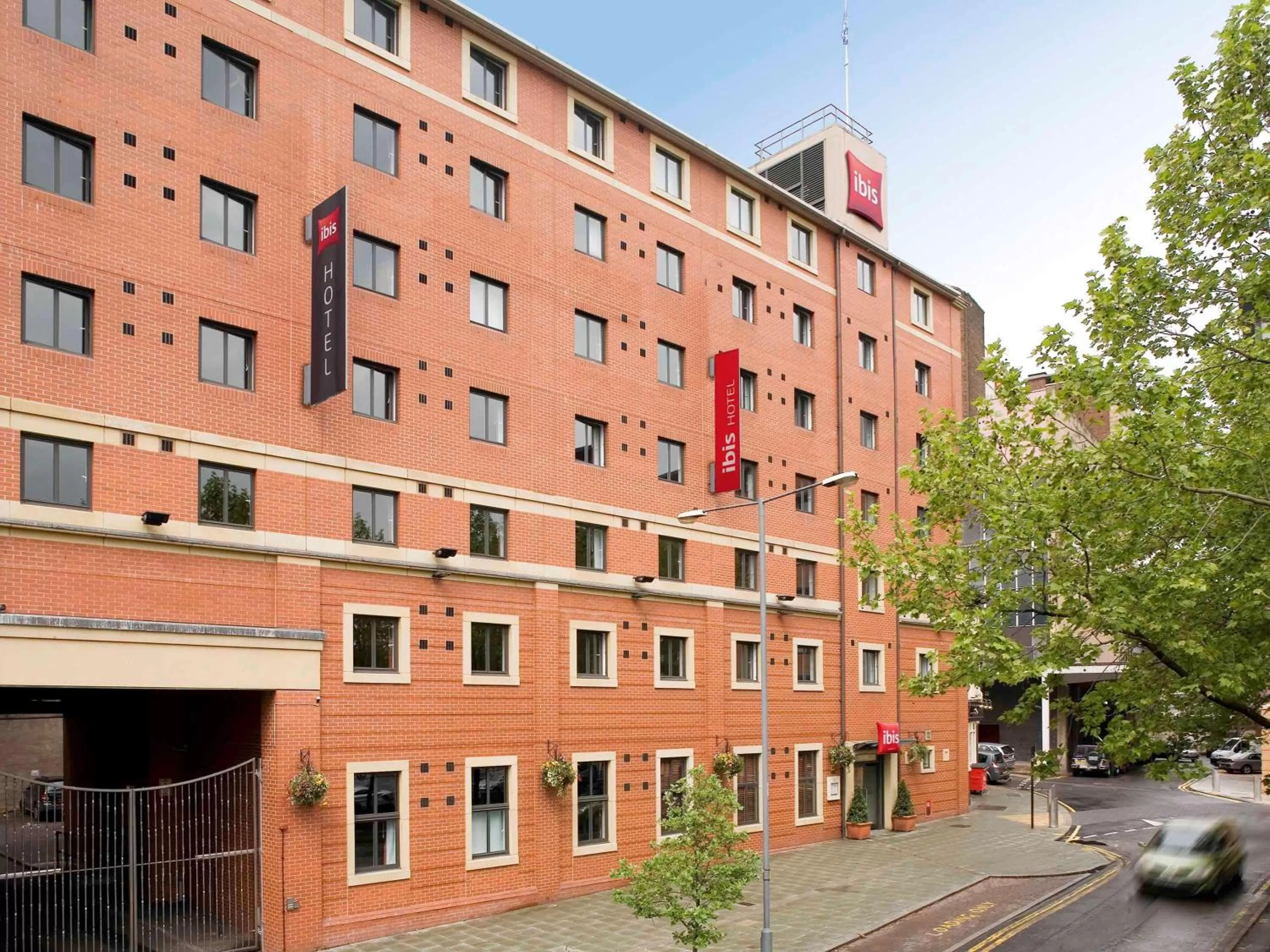 Property building in Ibis Sheffield City