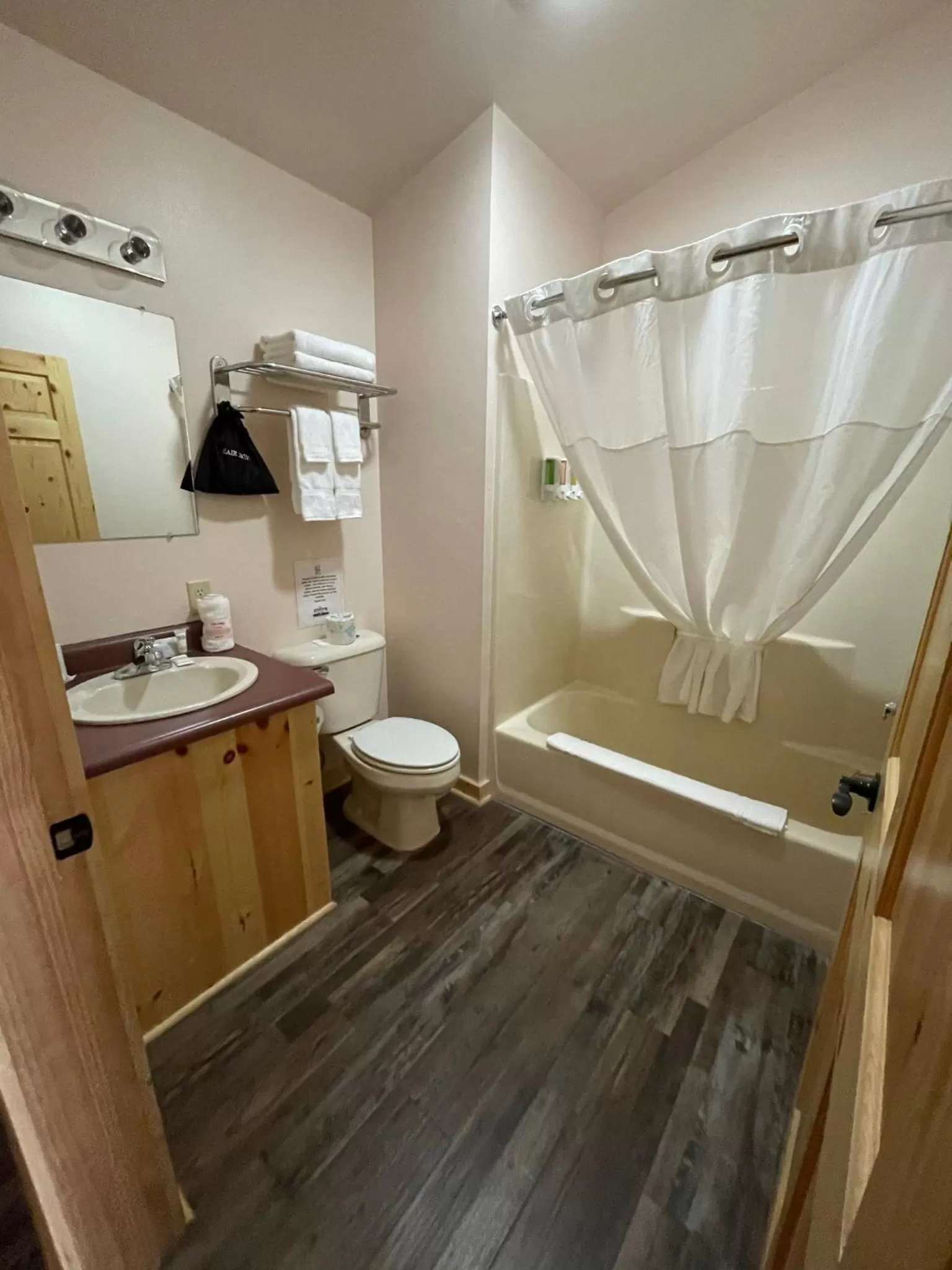 Bathroom in The Longhorn Ranch Resort Lodge & RV Park