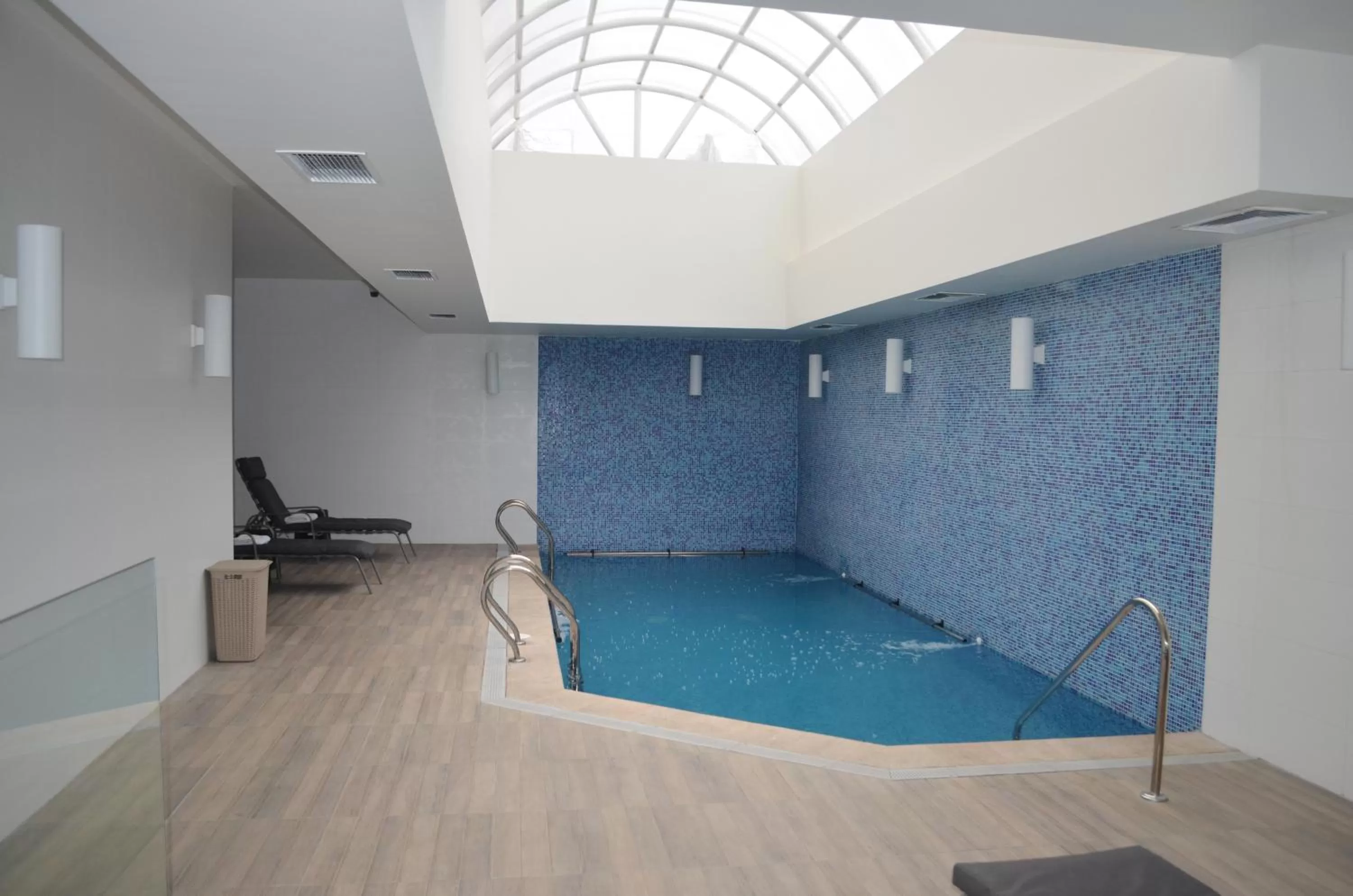 Swimming pool in Hotel Diego de Almagro Curicó