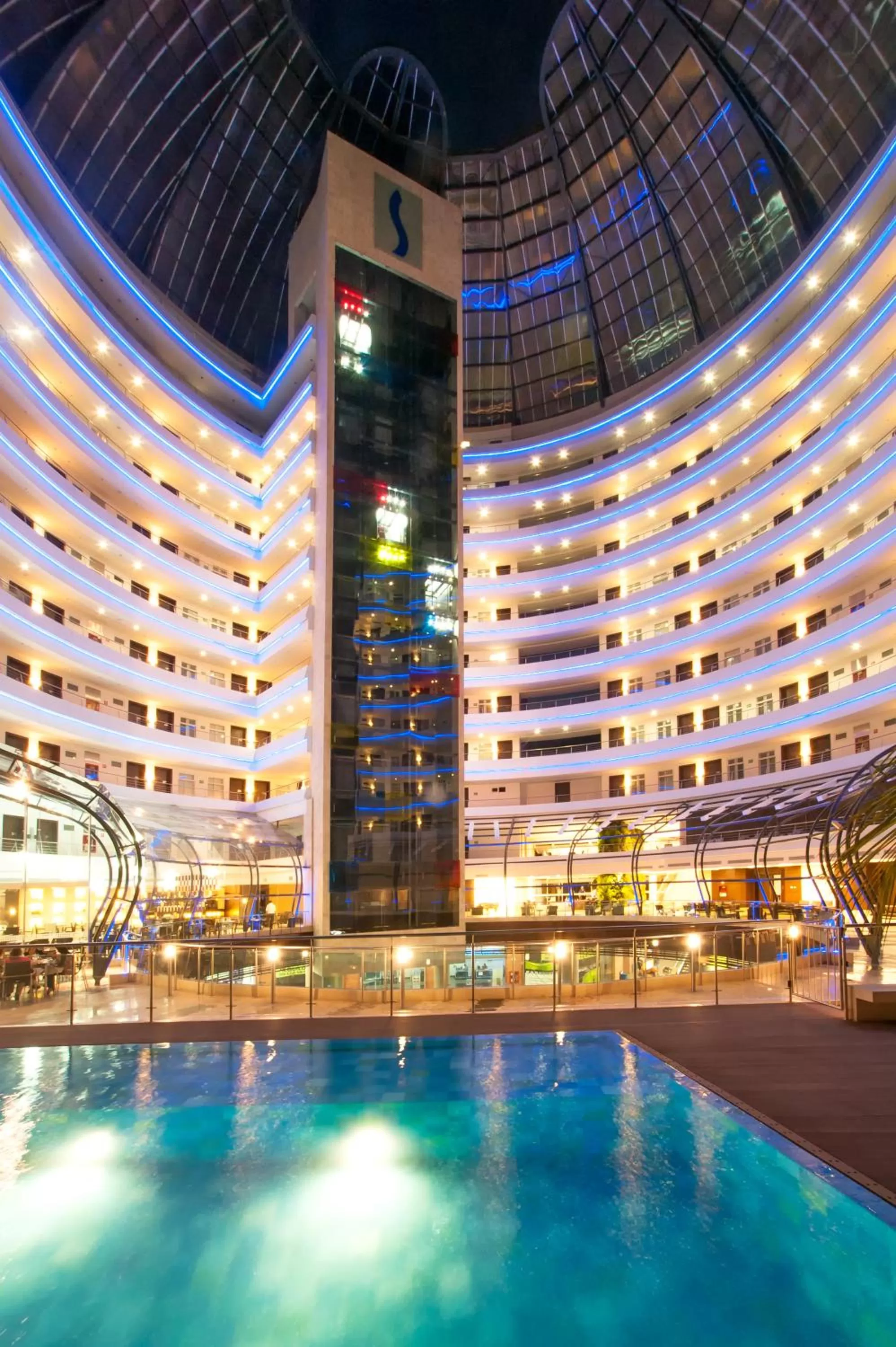 Swimming pool in Hotel Spiwak Chipichape Cali