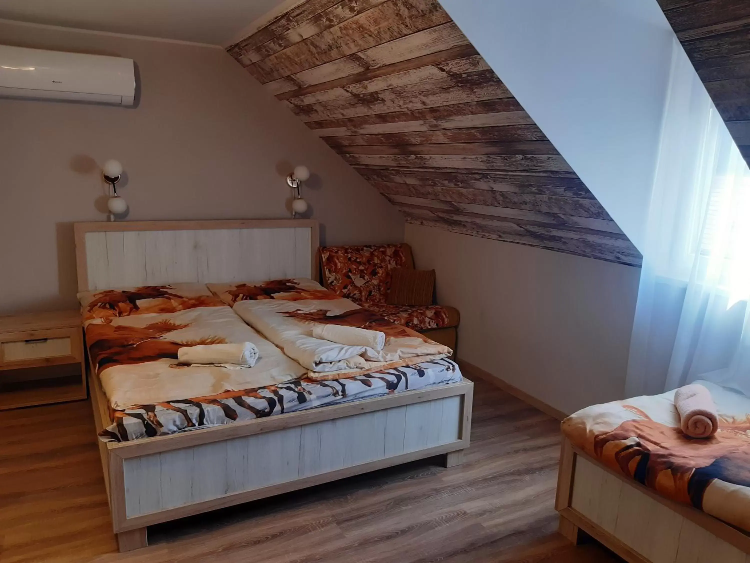 Triple Room with View in Mátyus Udvarház Kengyel Fogadó Eger Triple Room with View in Mátyus Udvarház Kengyel Fogadó Eger