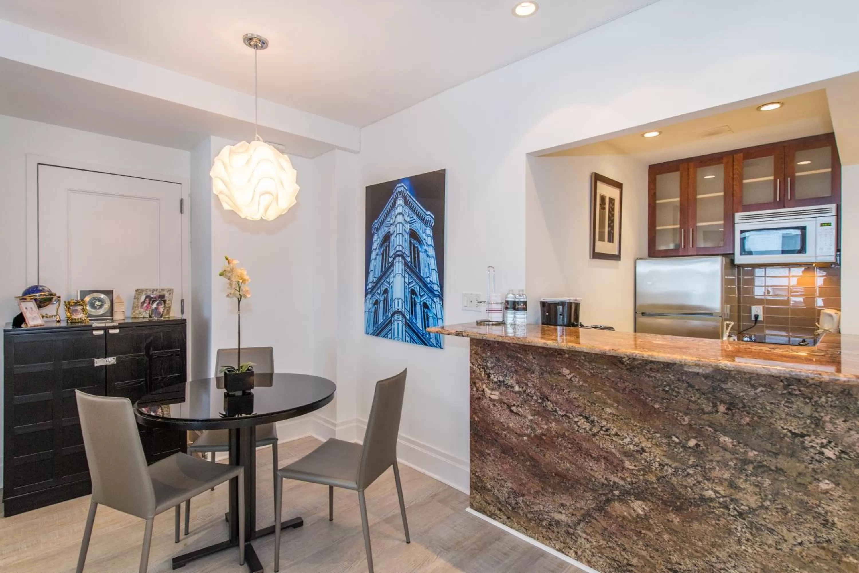 Kitchen or kitchenette in Lombardy Hotel