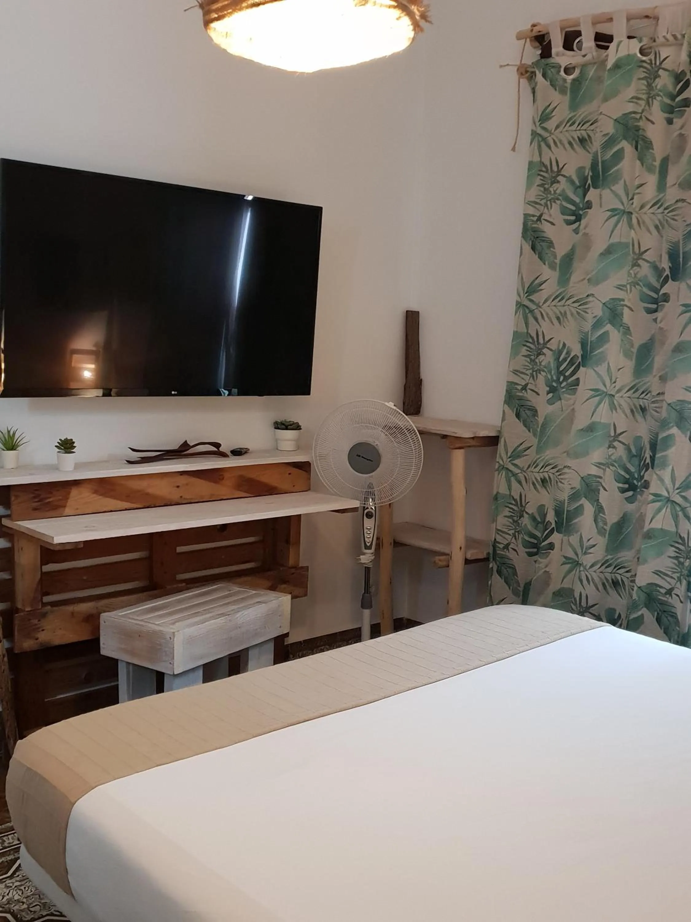 Bedroom in Cactus Host