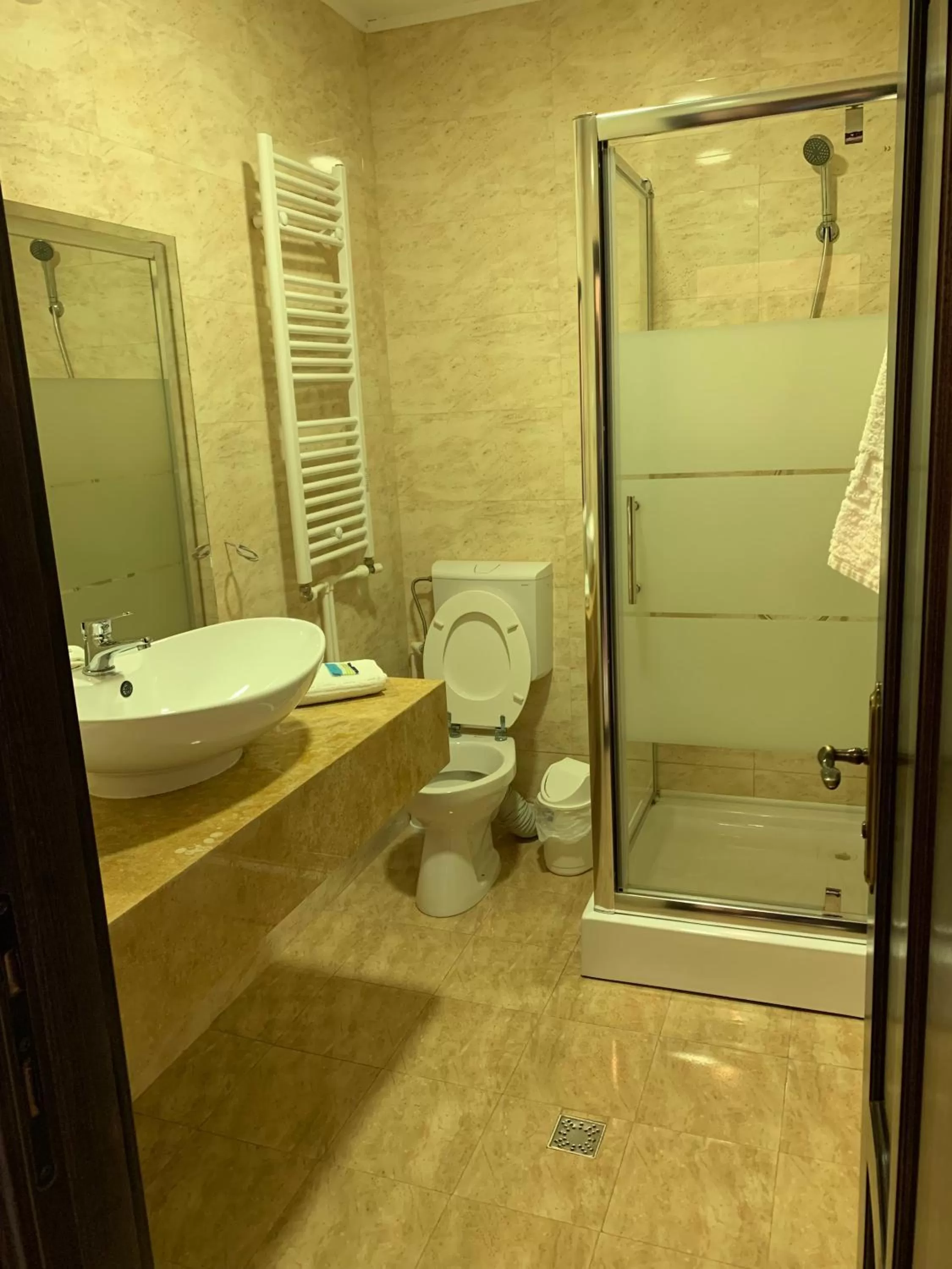 Bathroom in Laura Holiday