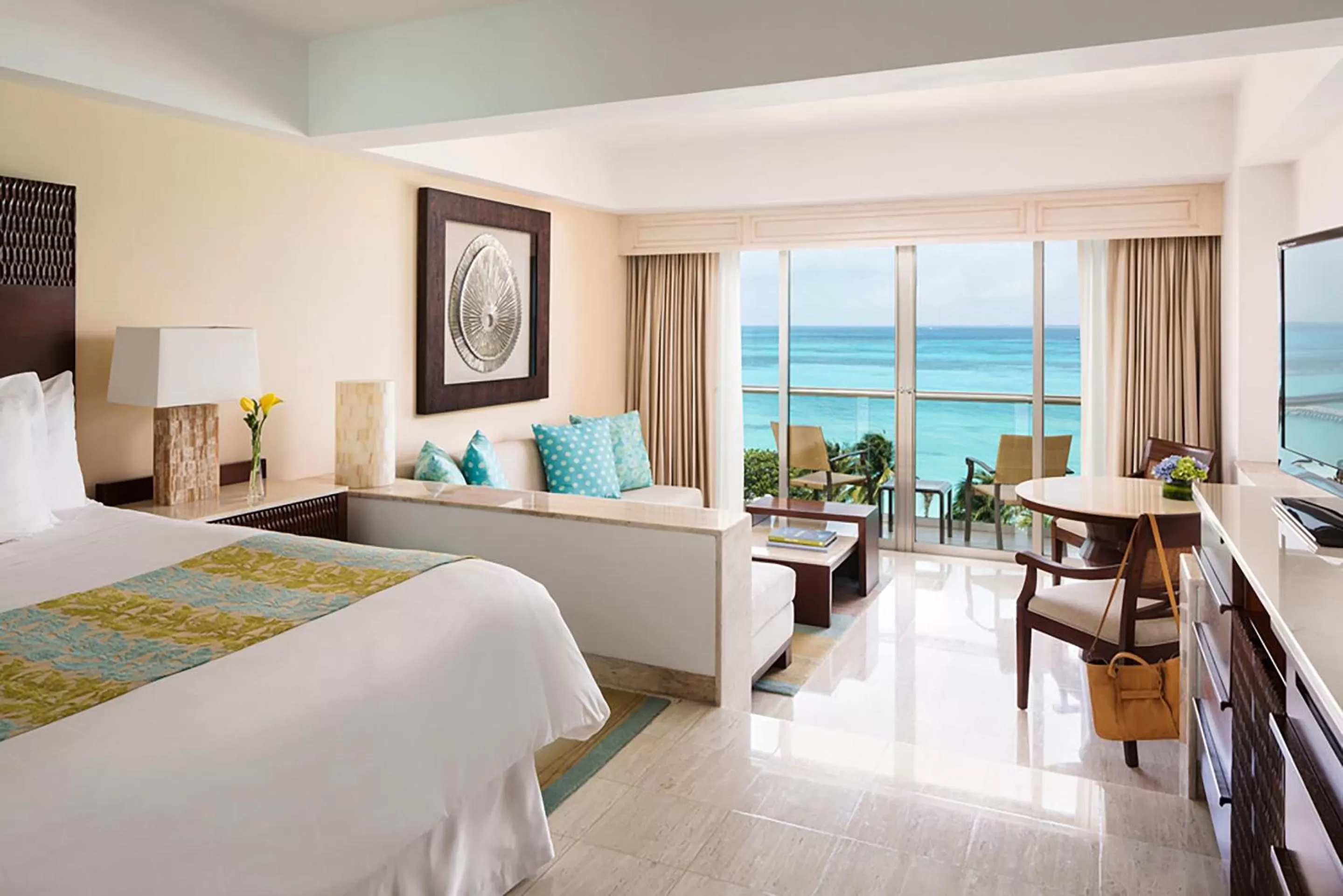Photo of the whole room, Bed in Grand Fiesta Americana Coral Beach Cancun - All Inclusive