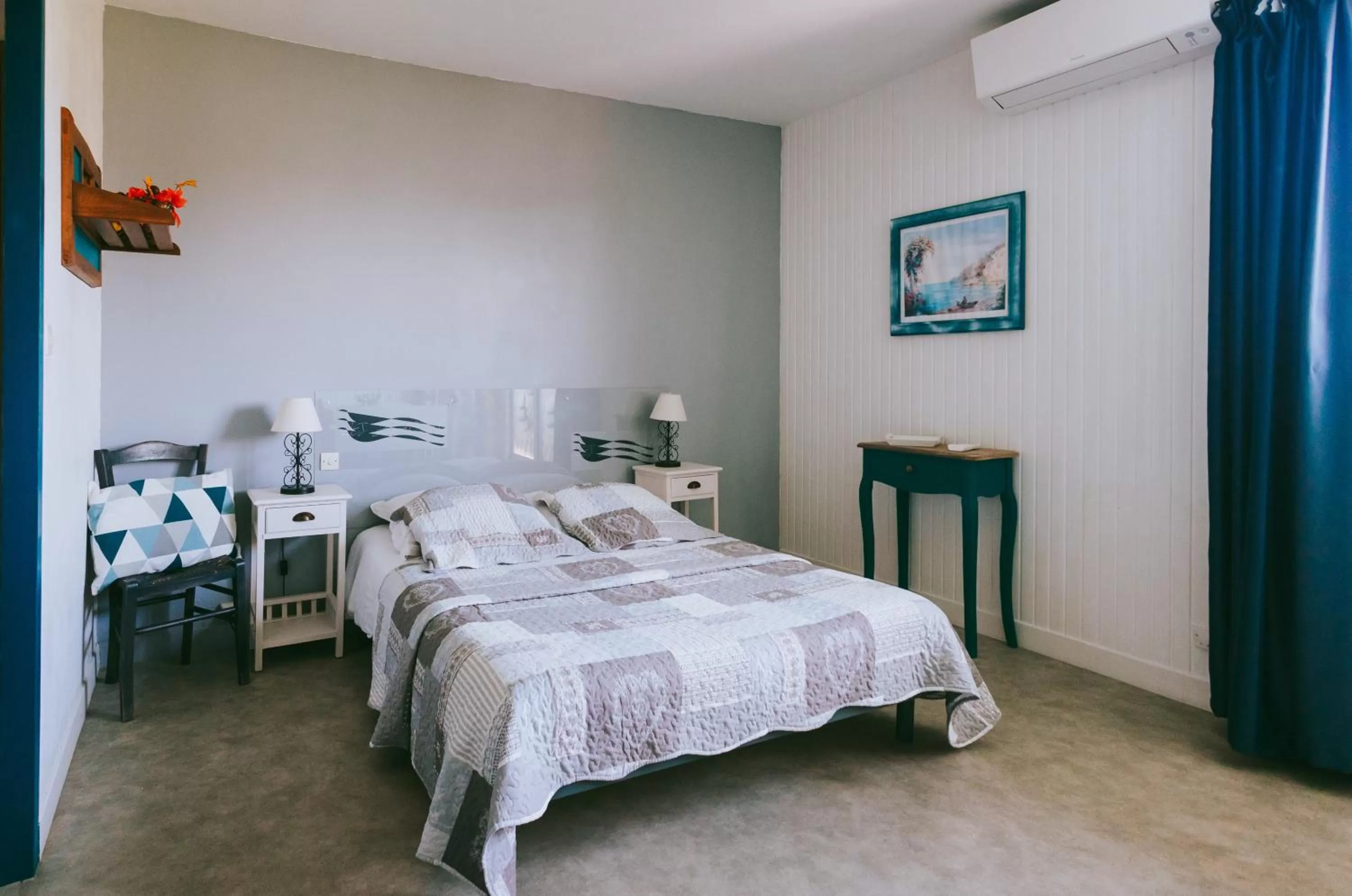 Photo of the whole room, Bed in Hôtel Studios Les Acacias