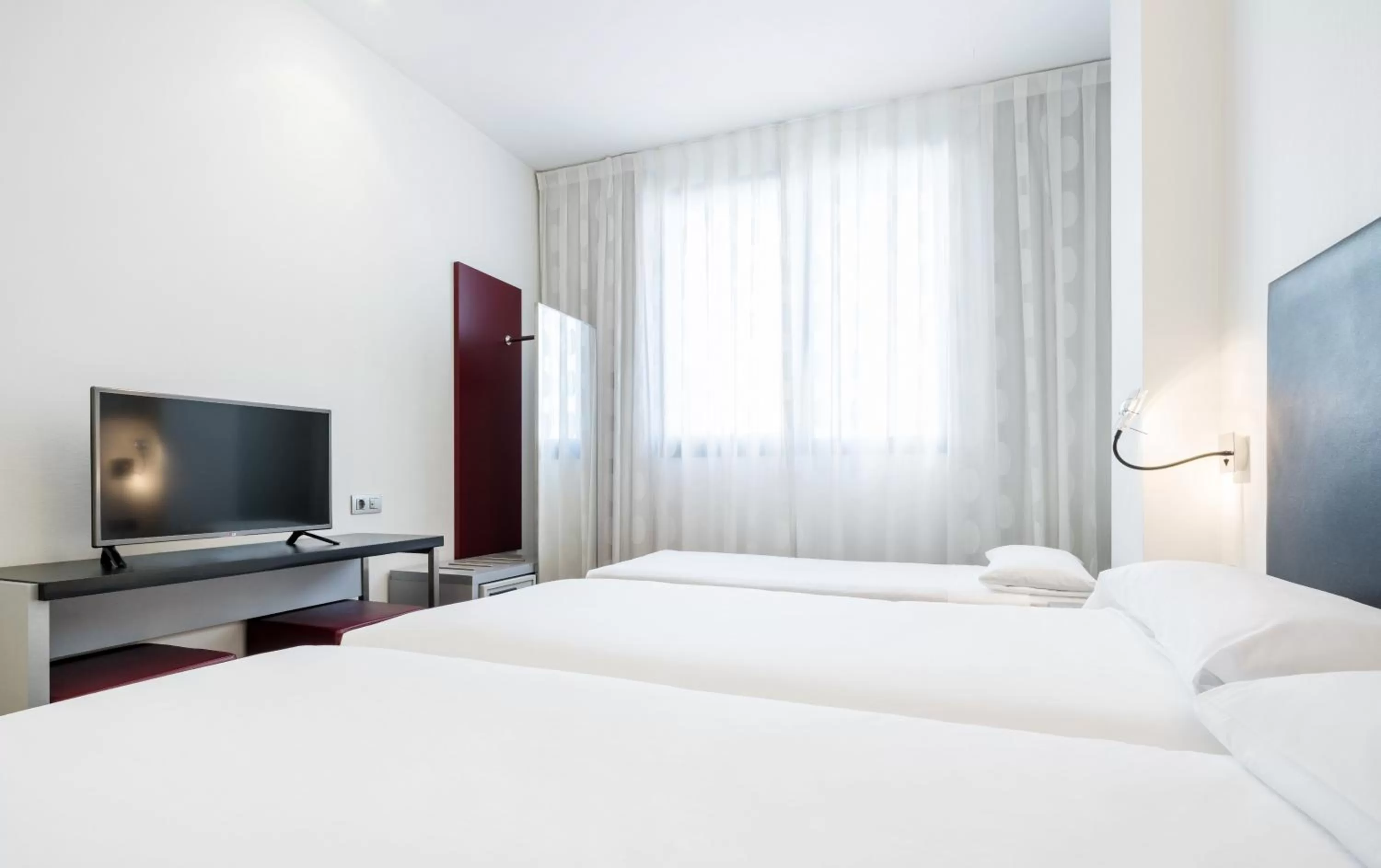 Photo of the whole room, Bed in Ilunion Aqua 3