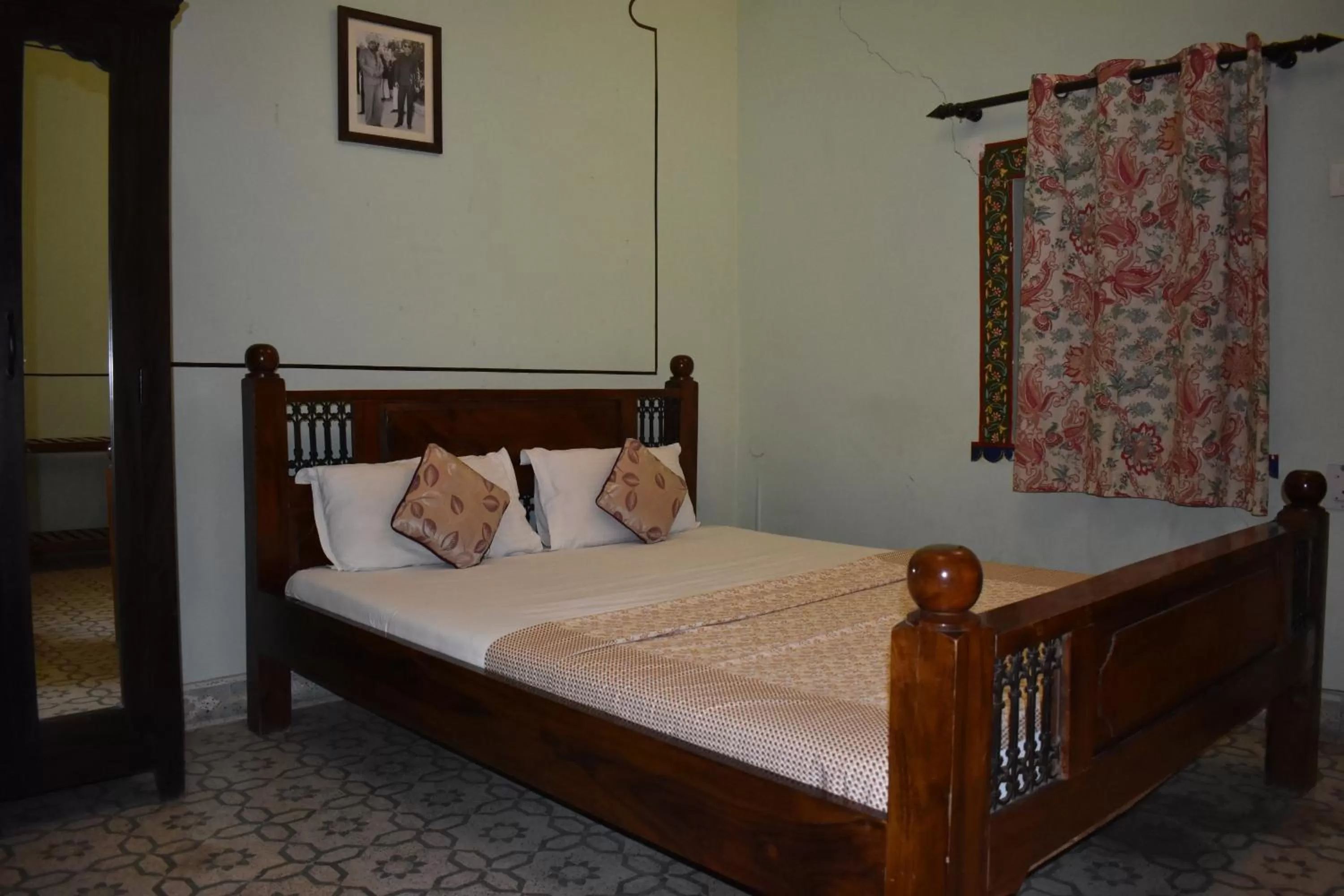 Bedroom, Bed in Hotel Nawal Sagar Palace - Bundi