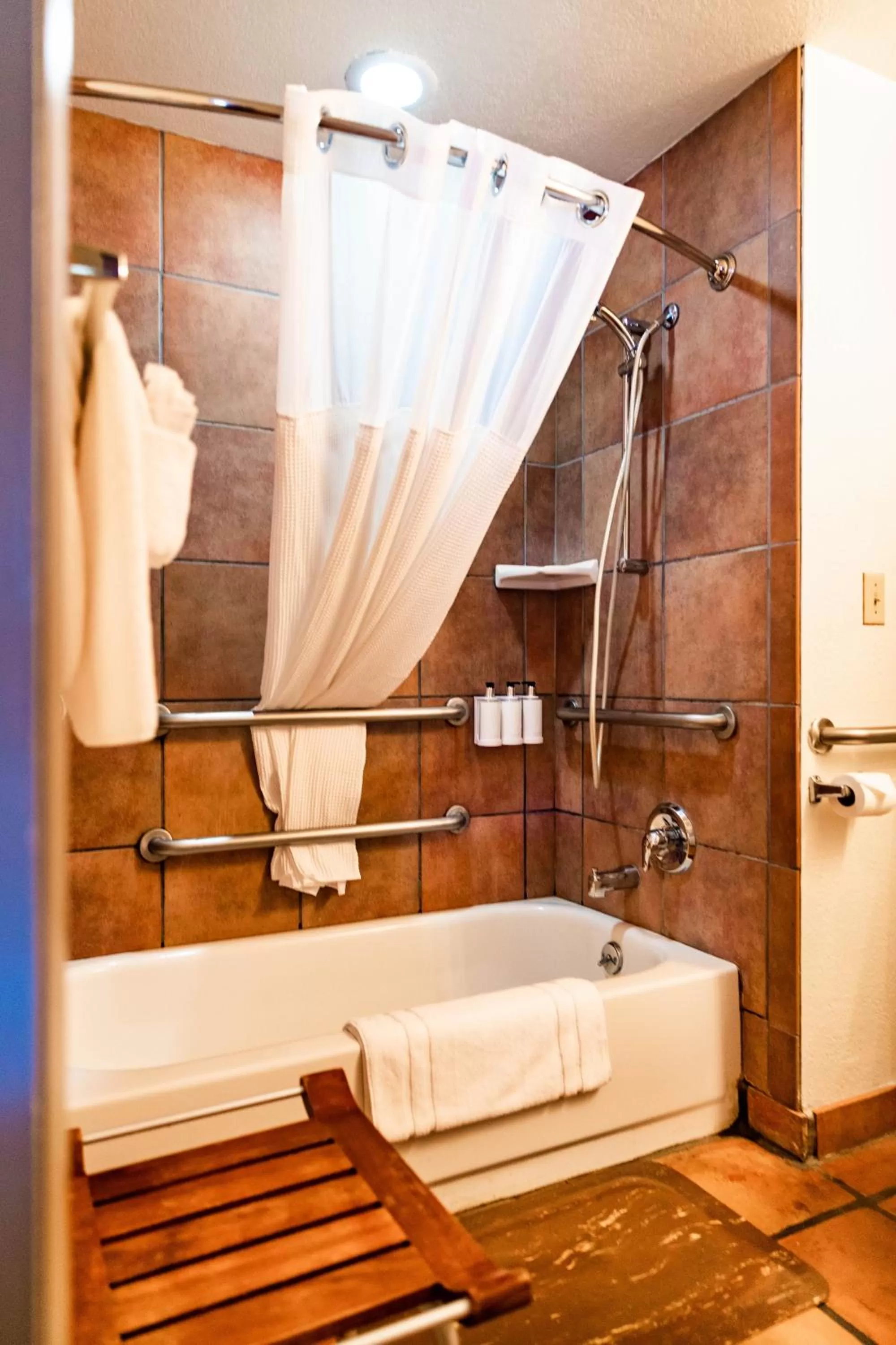 Shower in Red Stone Inn