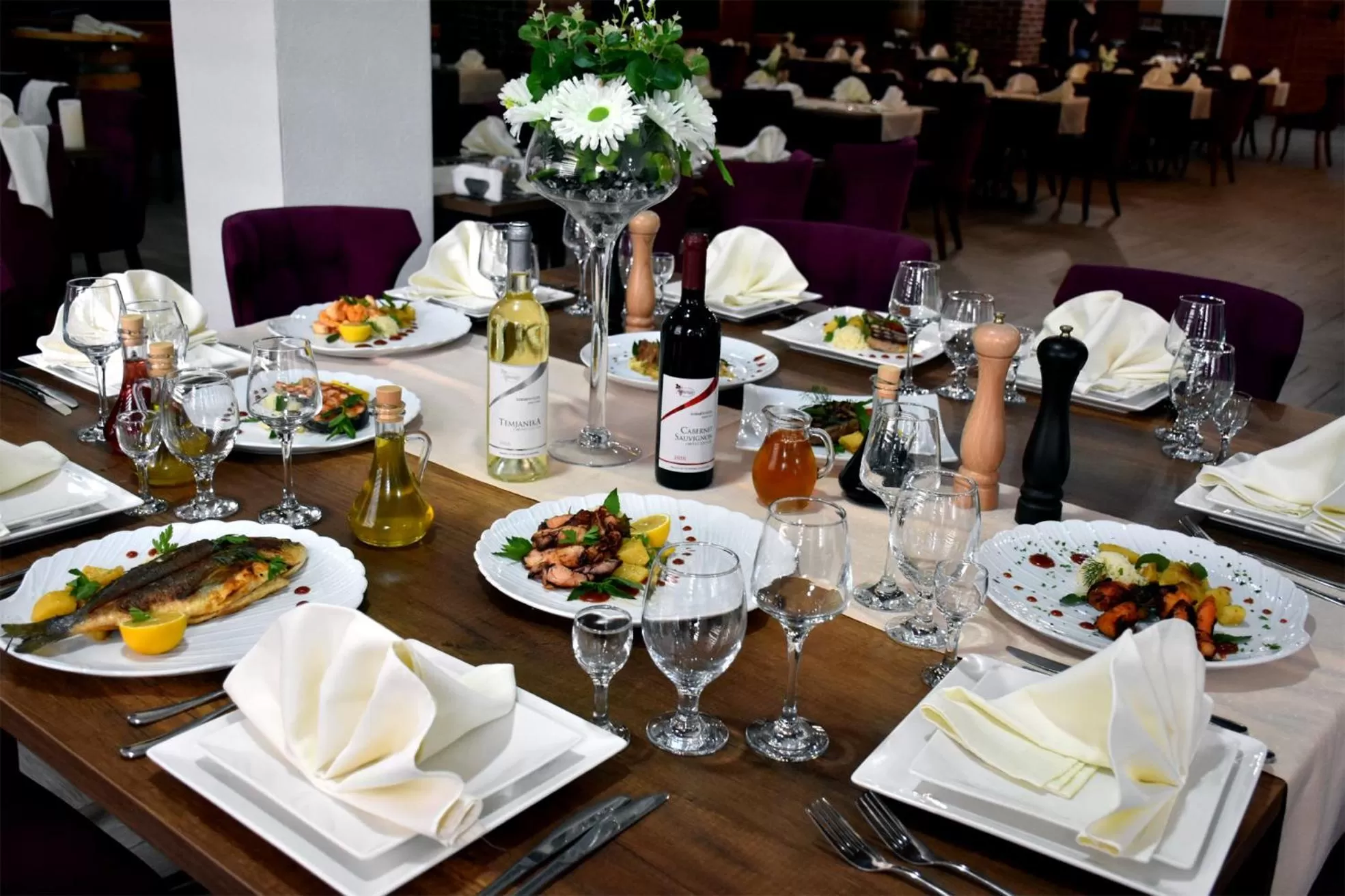 Restaurant/Places to Eat in Hotel and winery LOZAR