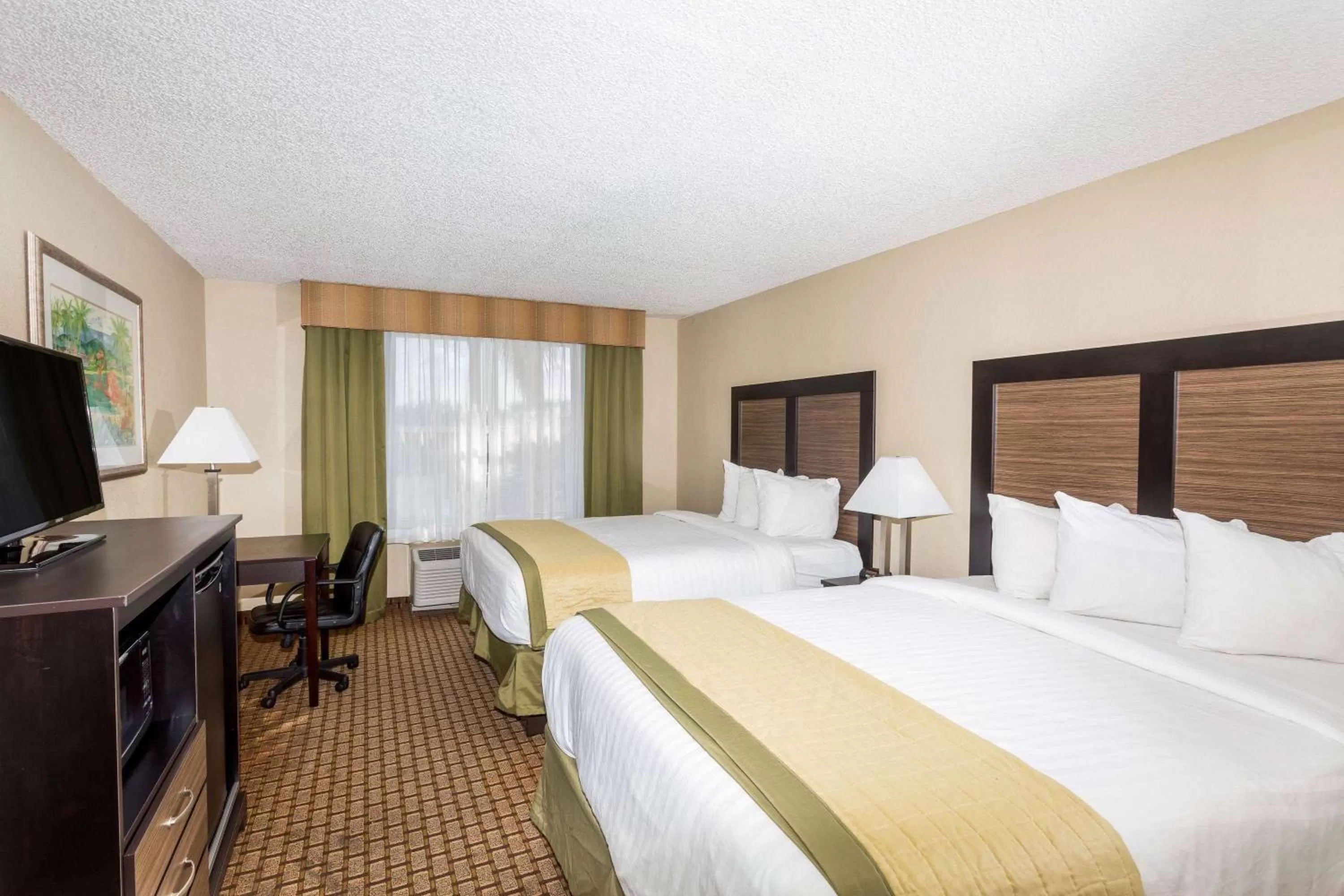 Photo of the whole room, Bed in Baymont by Wyndham Fort Myers Airport