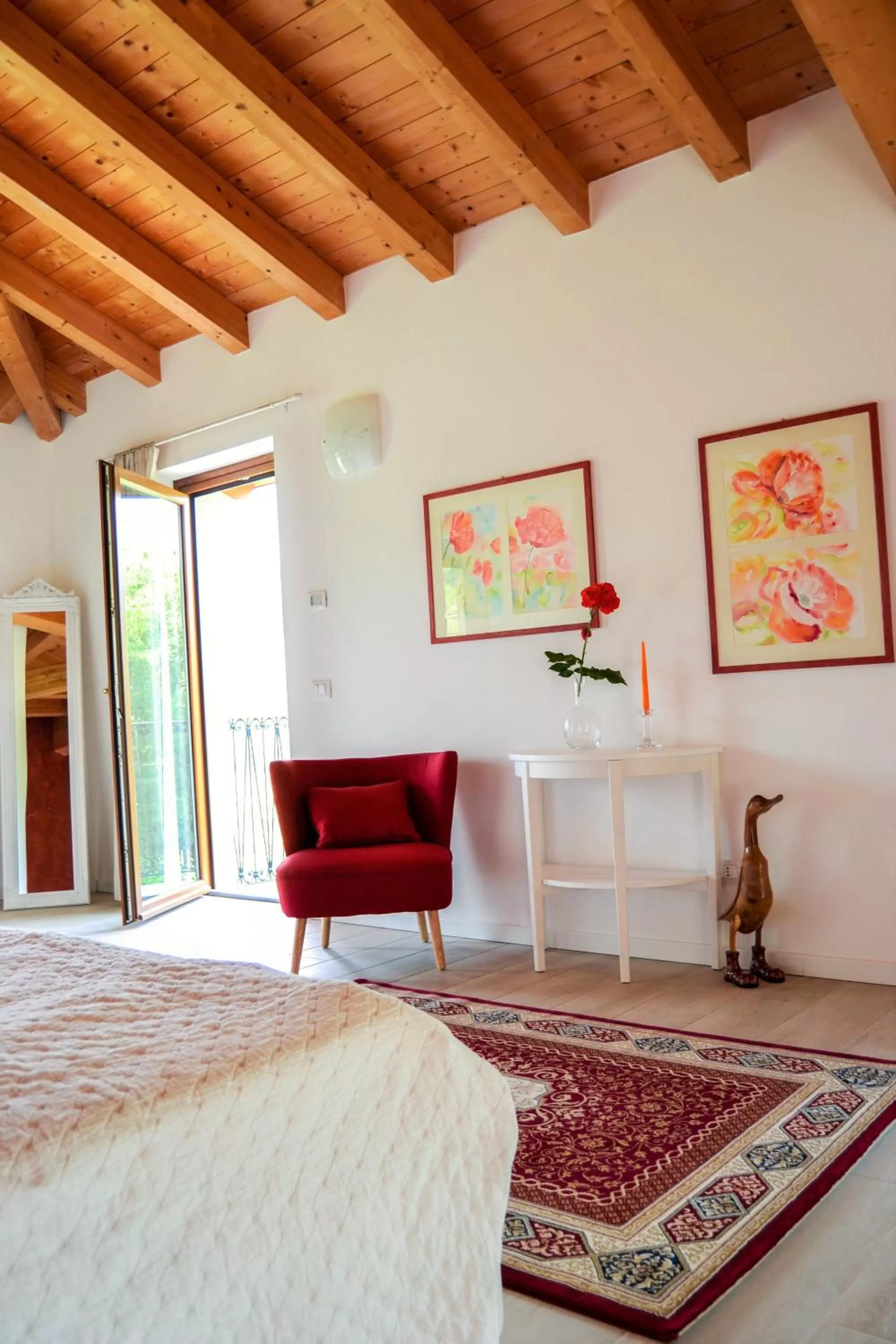 Photo of the whole room in Rama Relais