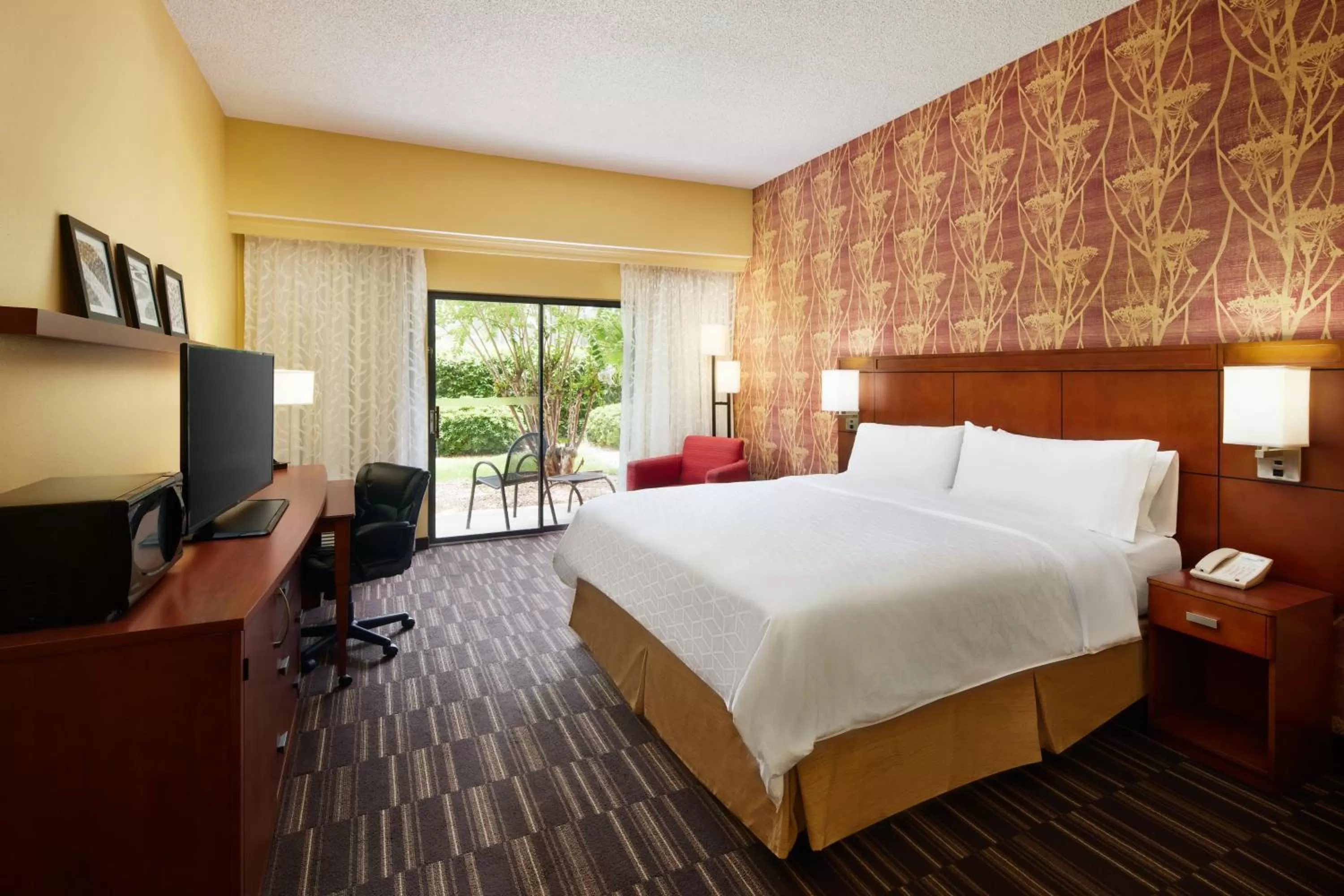 Photo of the whole room, Bed in Holiday Inn Express Tifton by IHG