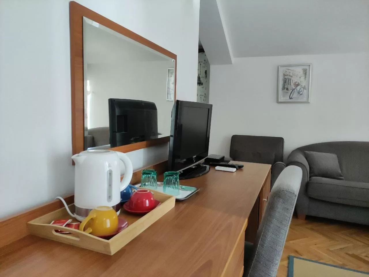 Coffee/tea facilities, TV/Entertainment Center in Hotel Ambasador