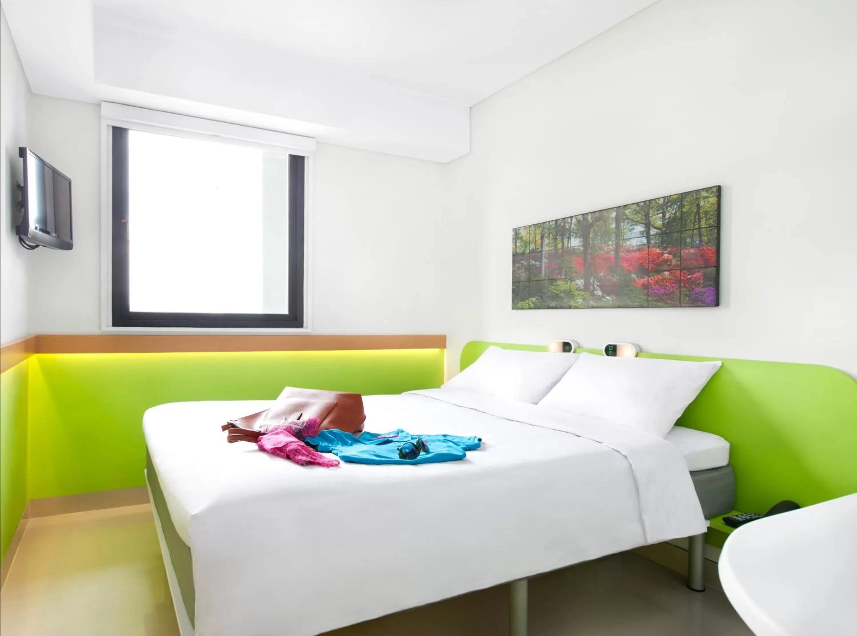 Bedroom in Ibis Budget Jakarta Daan Mogot