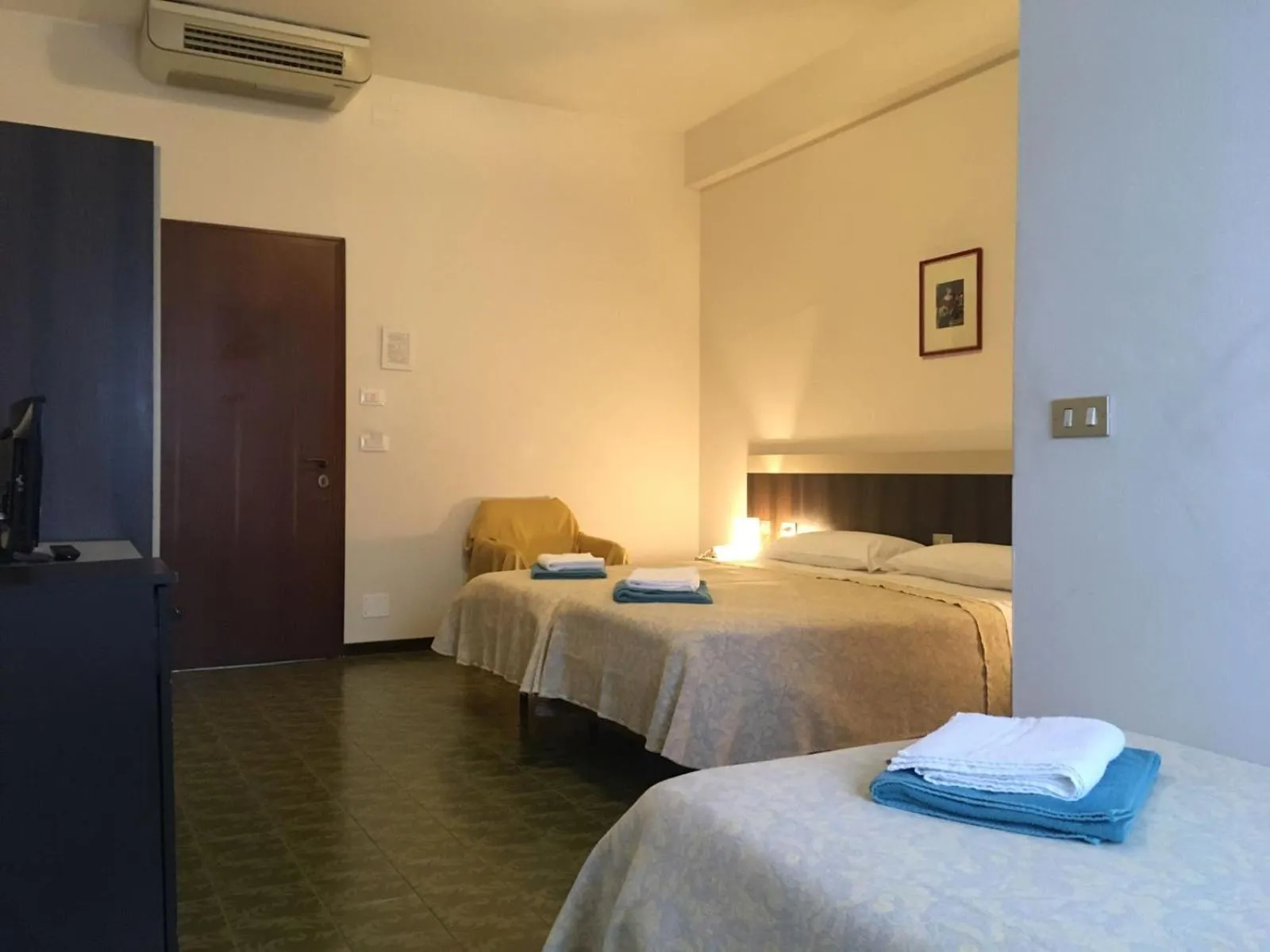 Bathroom, Bed in Hotel Centrale