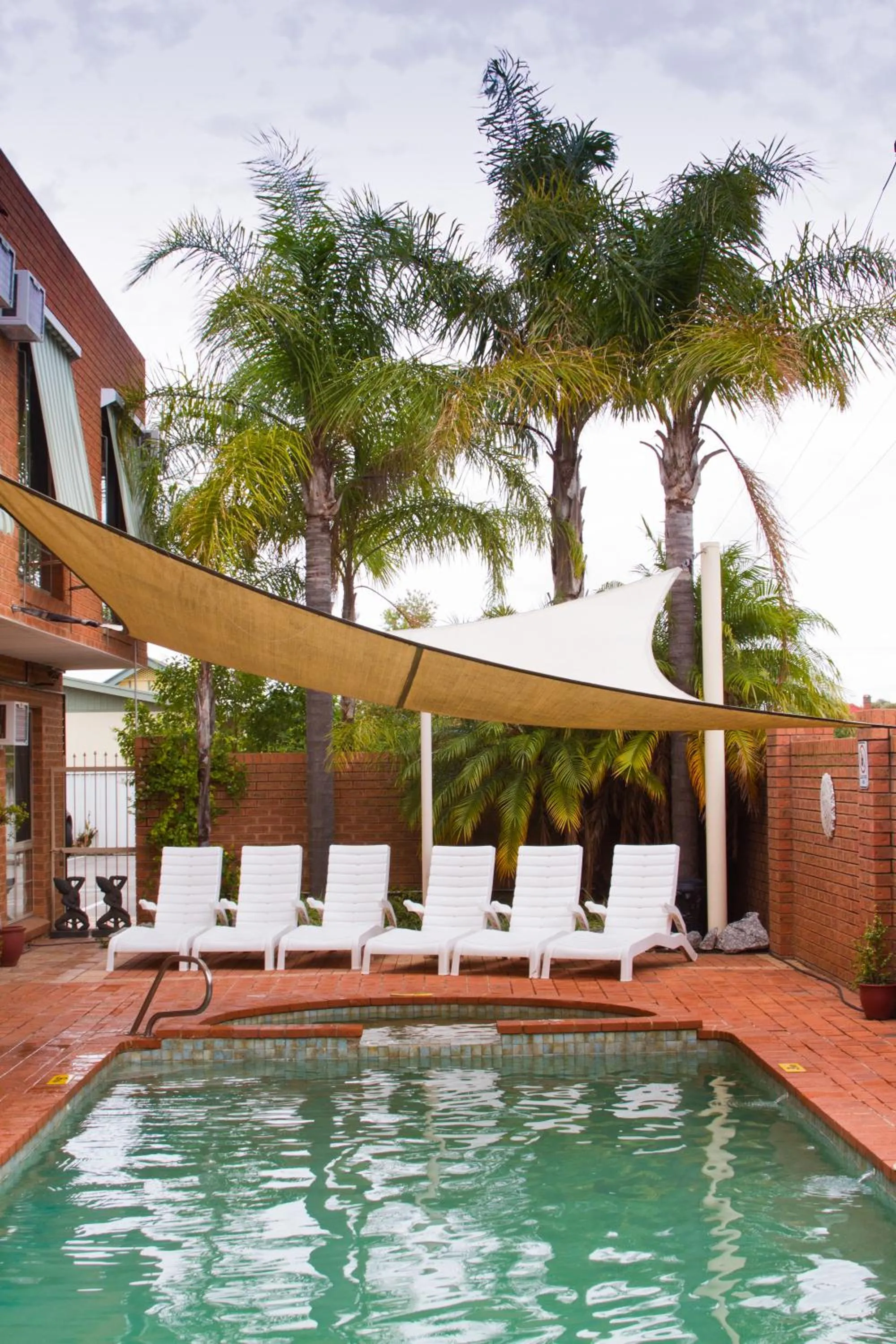 Swimming pool in Central Yarrawonga Motor Inn