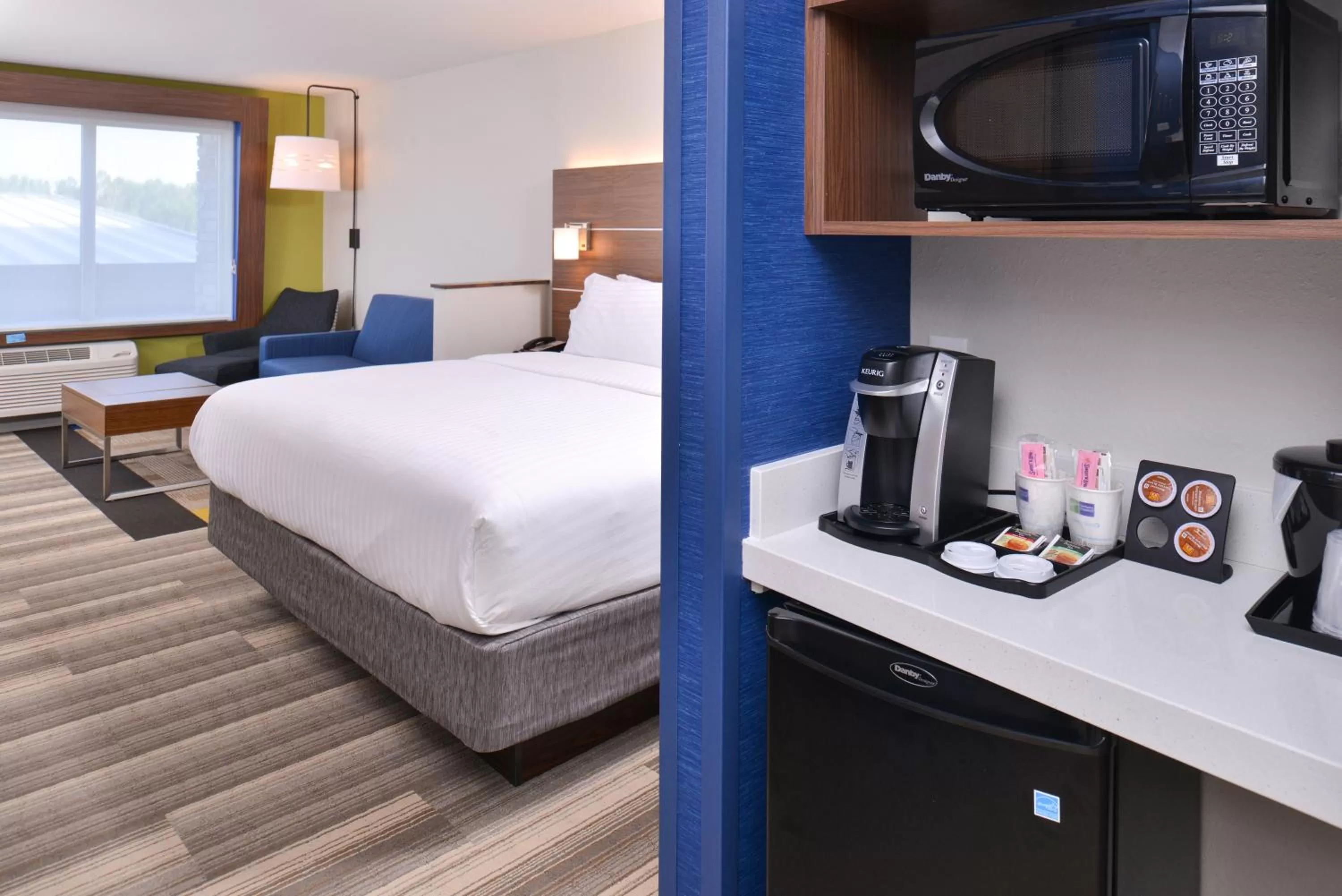 Photo of the whole room, Bed in Holiday Inn Express & Suites Omaha Airport by IHG