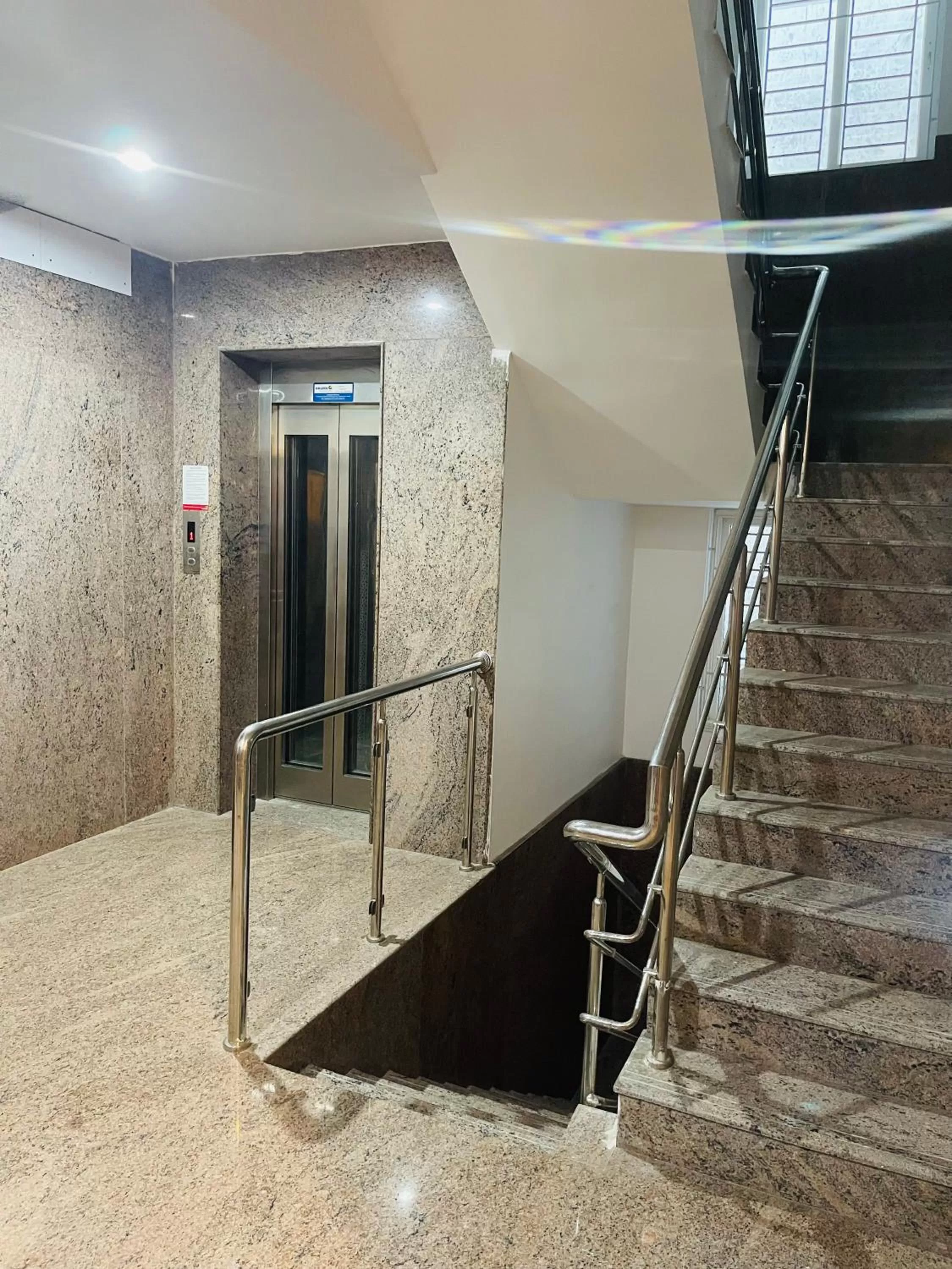 elevator in MVP Residencies