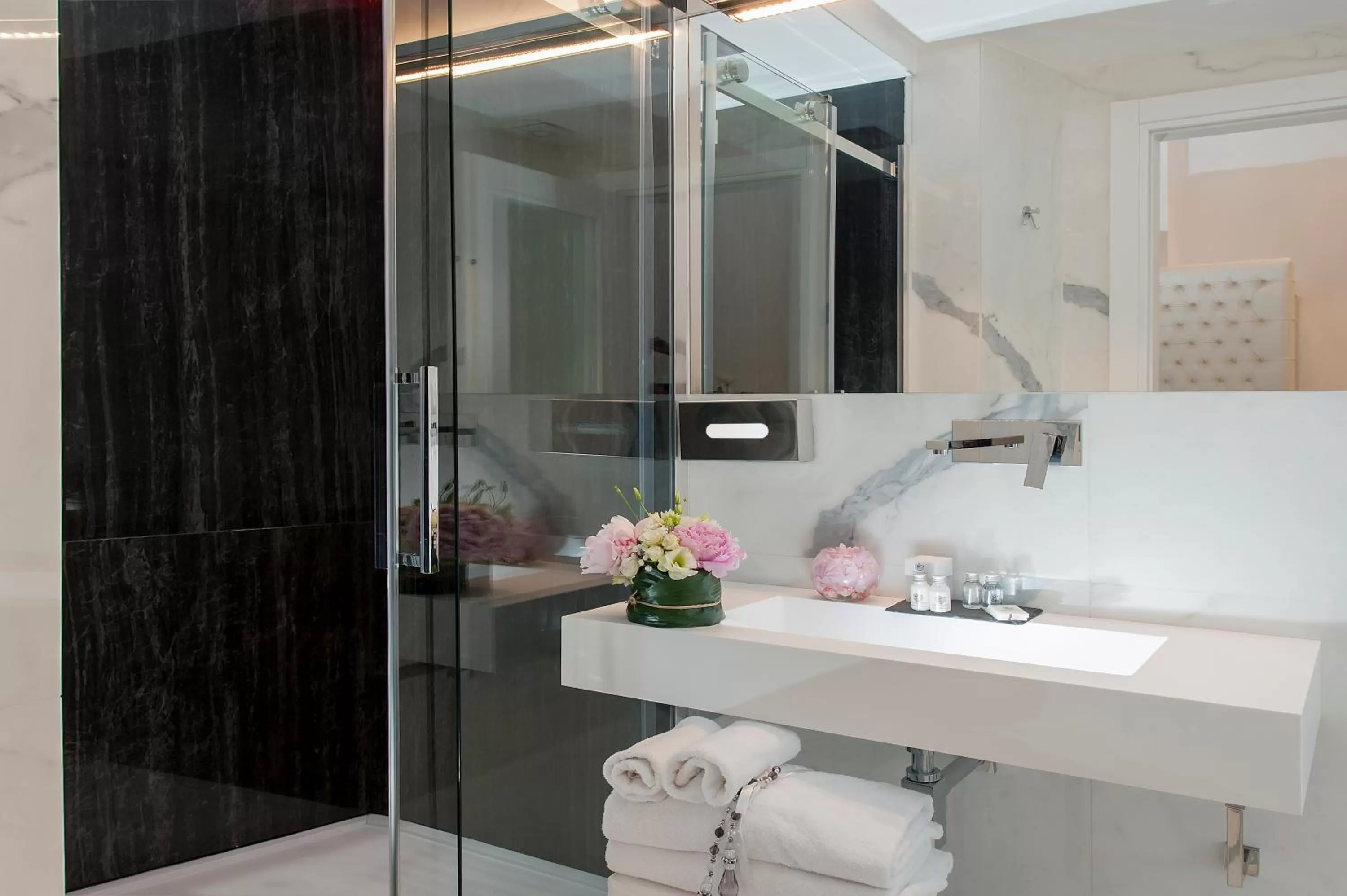 Shower in Argentina Residenza Style Hotel