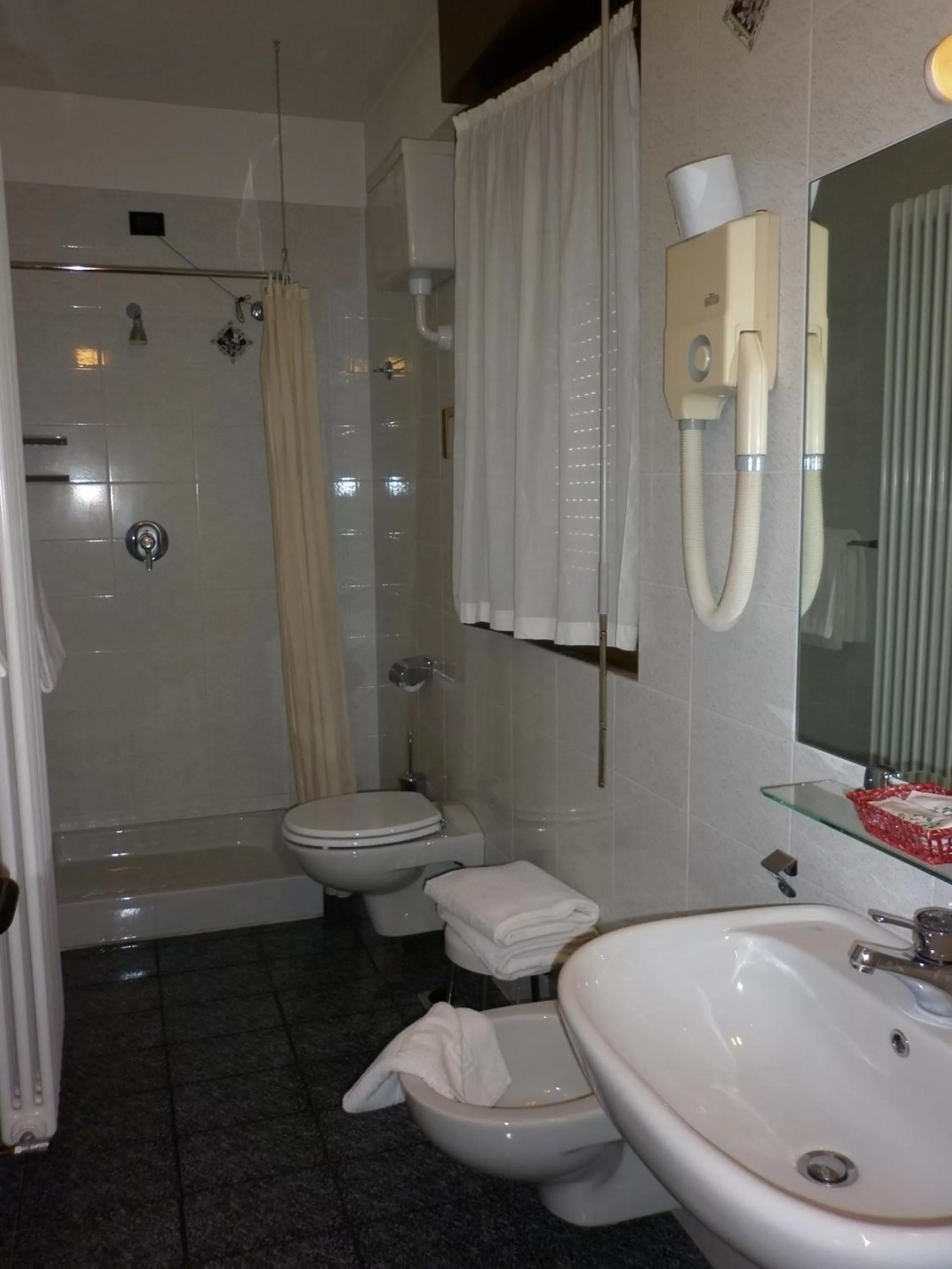 Shower in Hotel Aurora