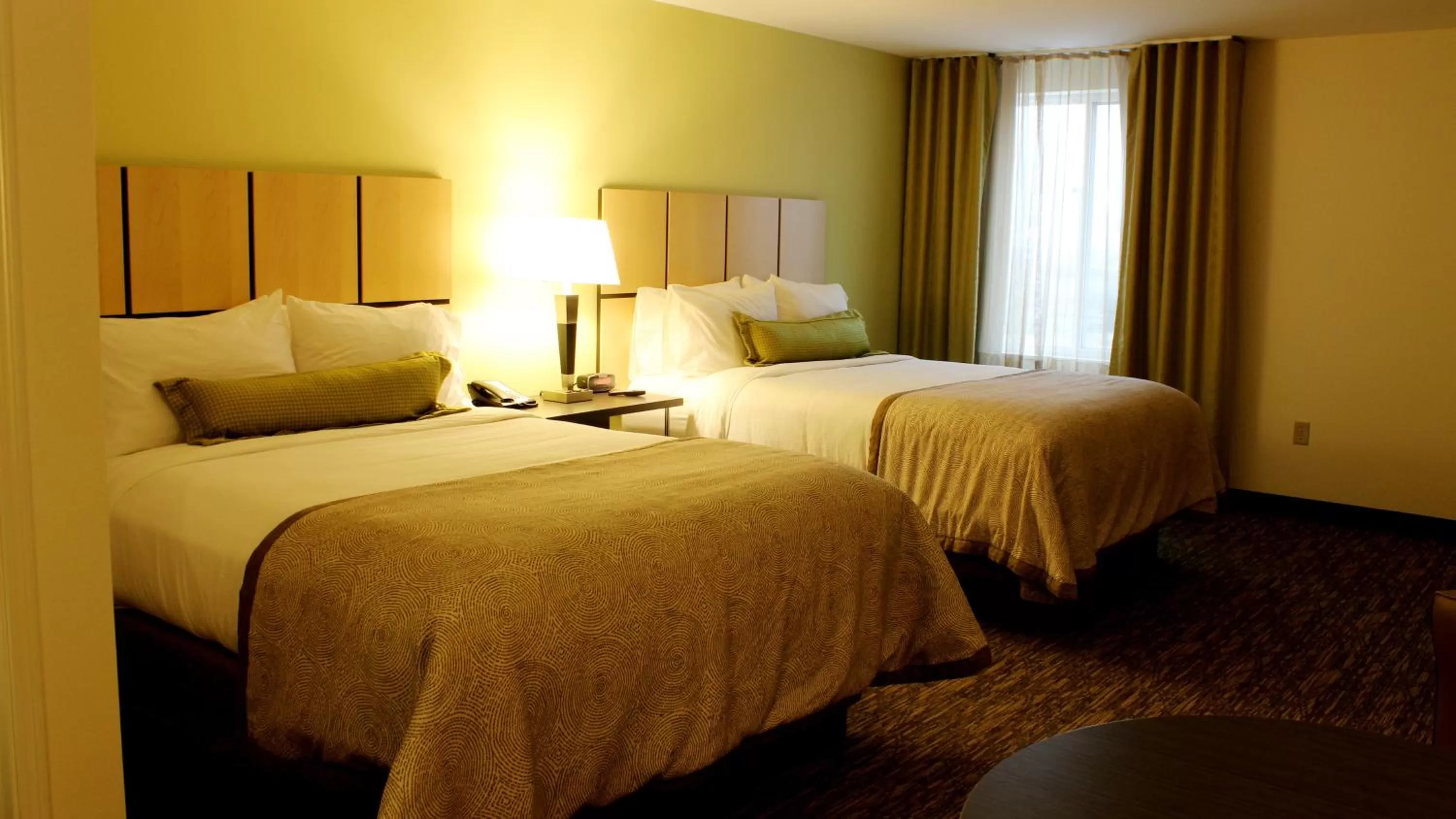 Photo of the whole room, Bed in Candlewood Suites Sioux City - Southern Hills by IHG