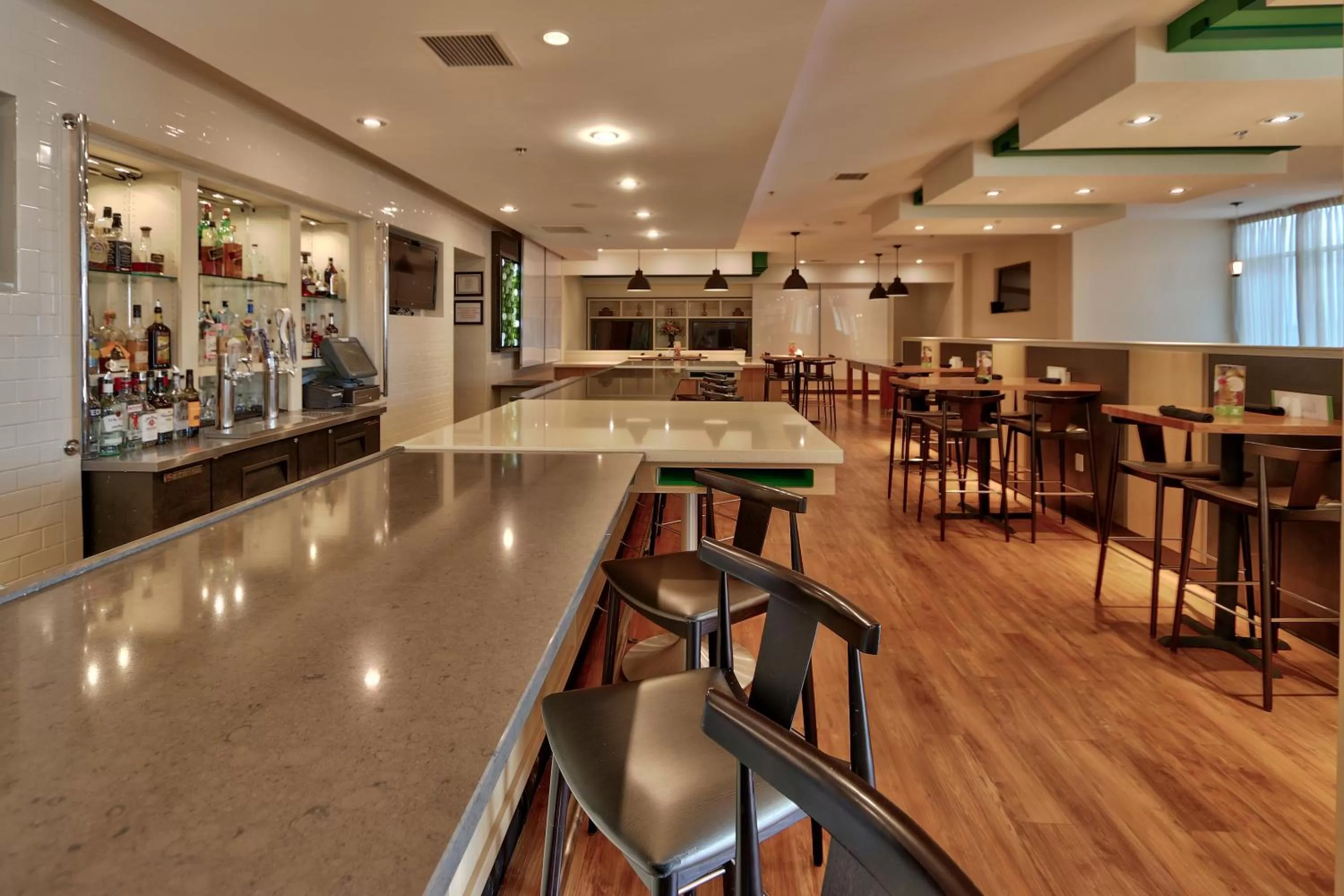 Lounge or bar in Holiday Inn Roswell by IHG
