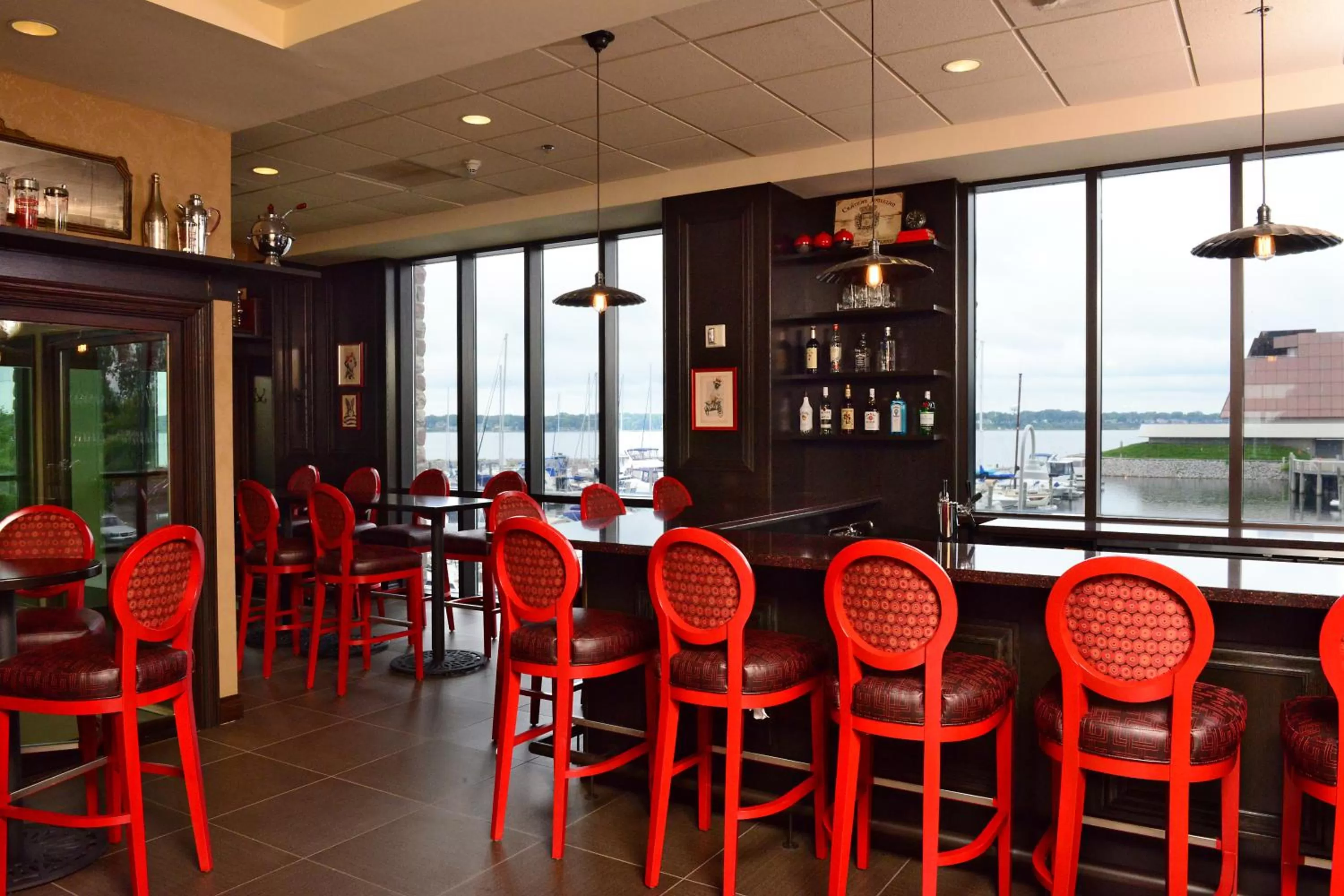 Lounge or bar in Shoreline Inn & Conference Center, an Ascend Collection Hotel